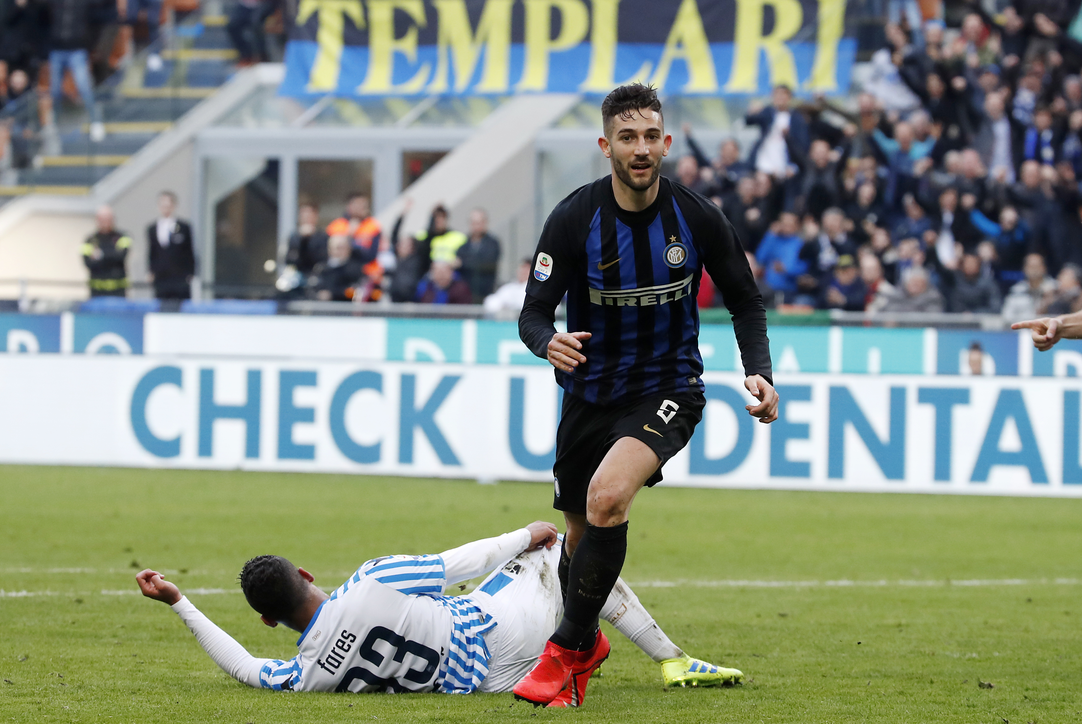 Inter beats Spal 2-0 to stay close to Milan ahead of derby