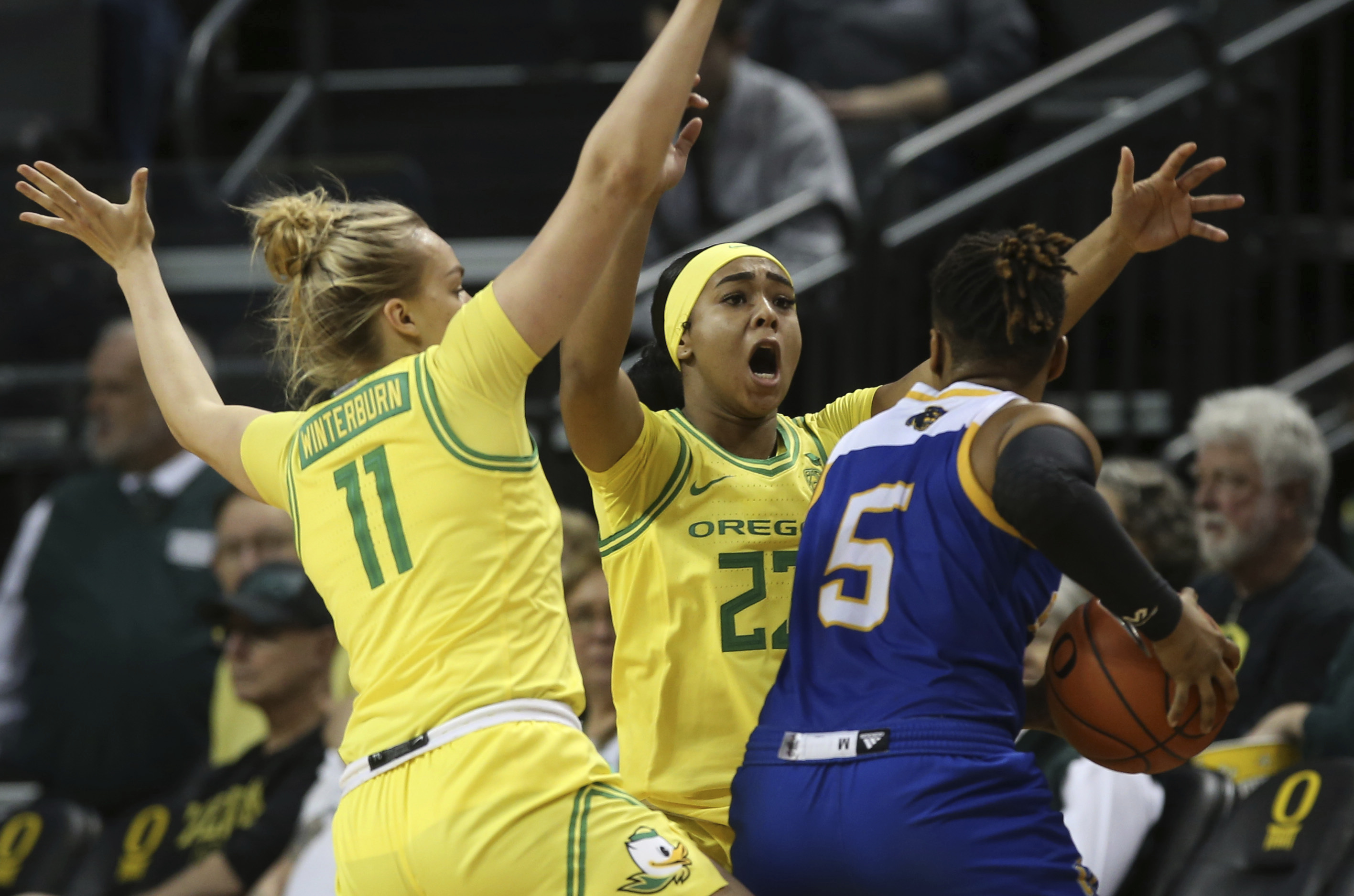 Ionescu posts triple-double, No. 3 Oregon routs UC Riverside