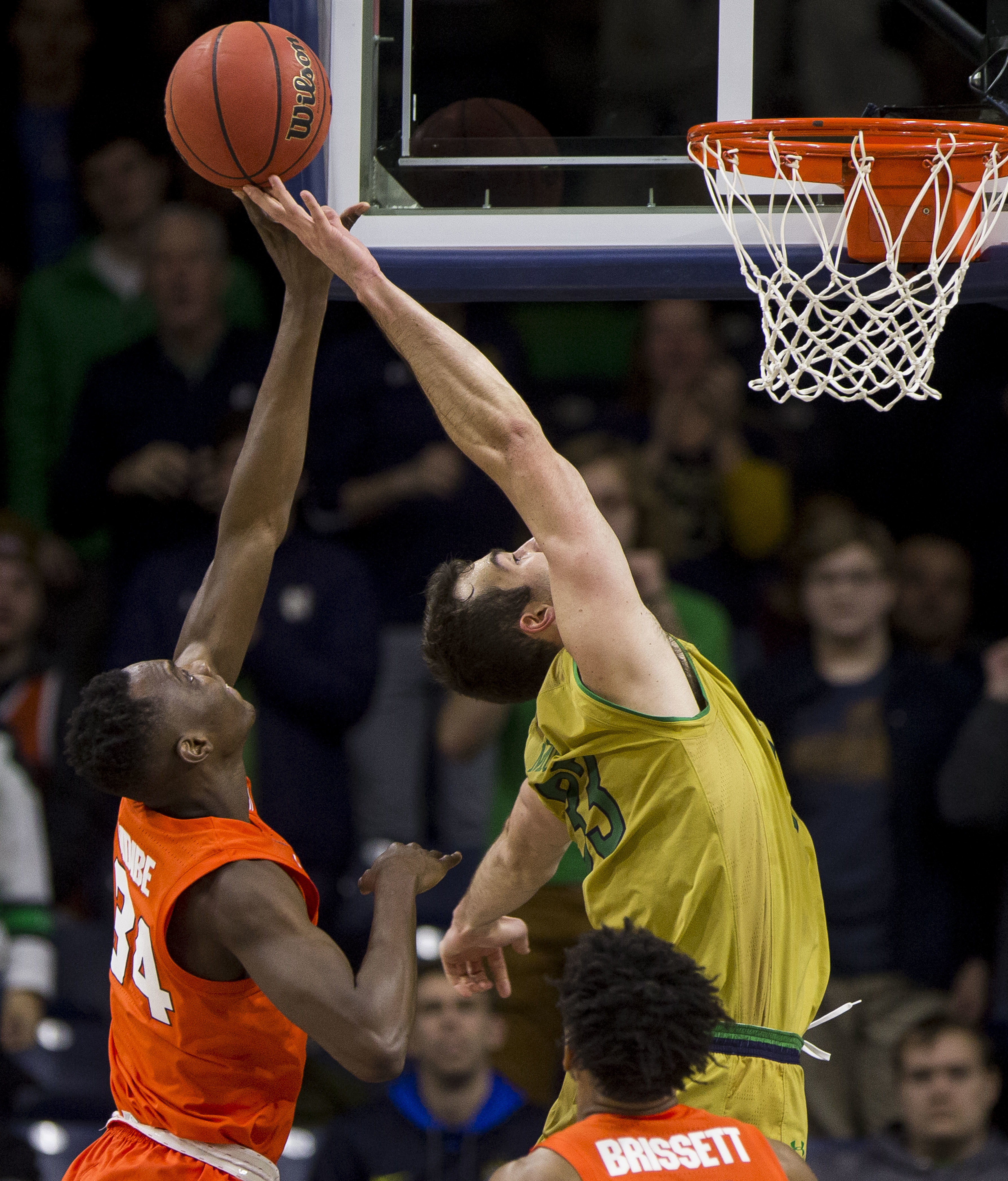 Hughes’ career day sparks Syracuse past Notre Dame 72-62