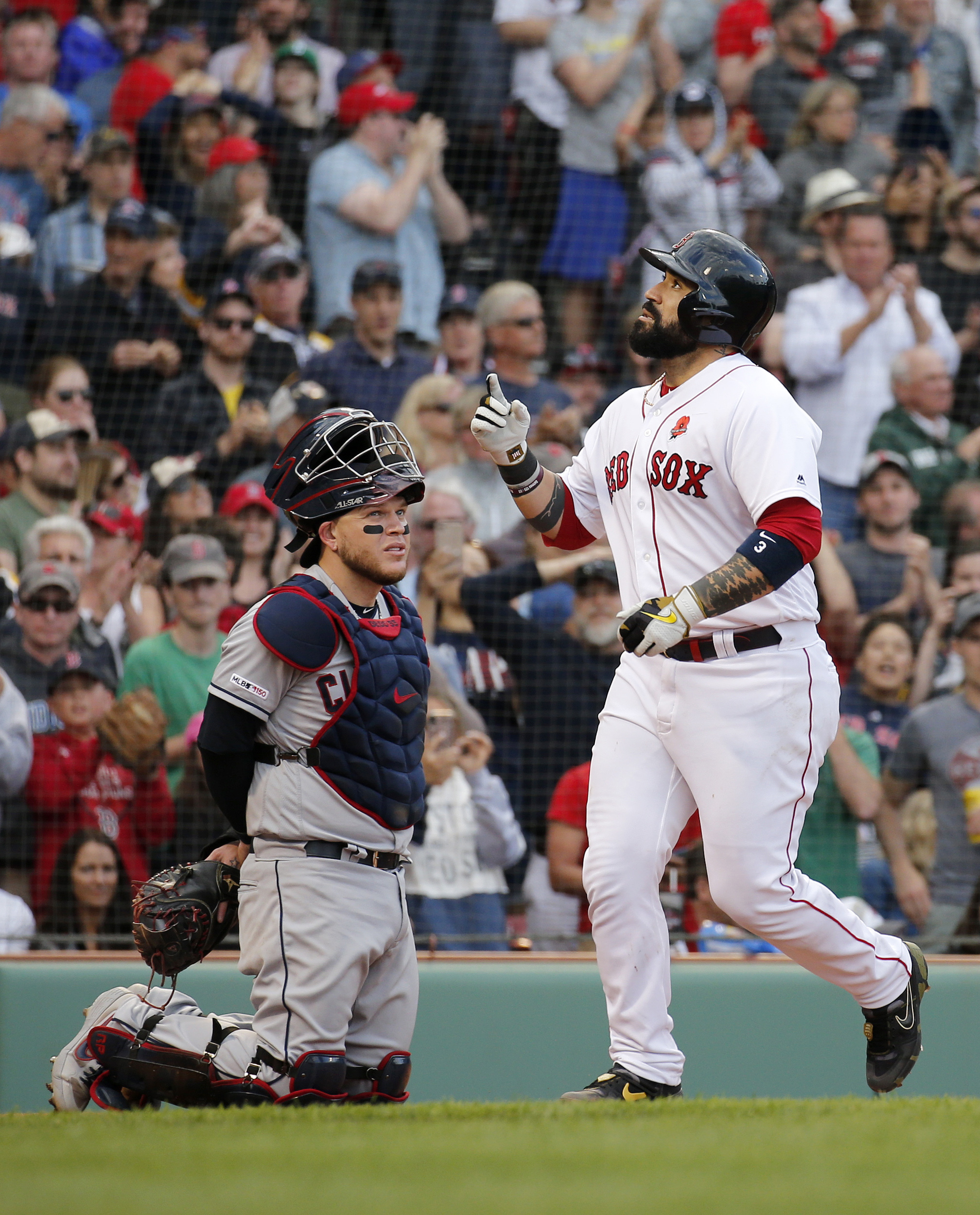 After Pérez’s shoe delay, León and Boston sock it to Indians