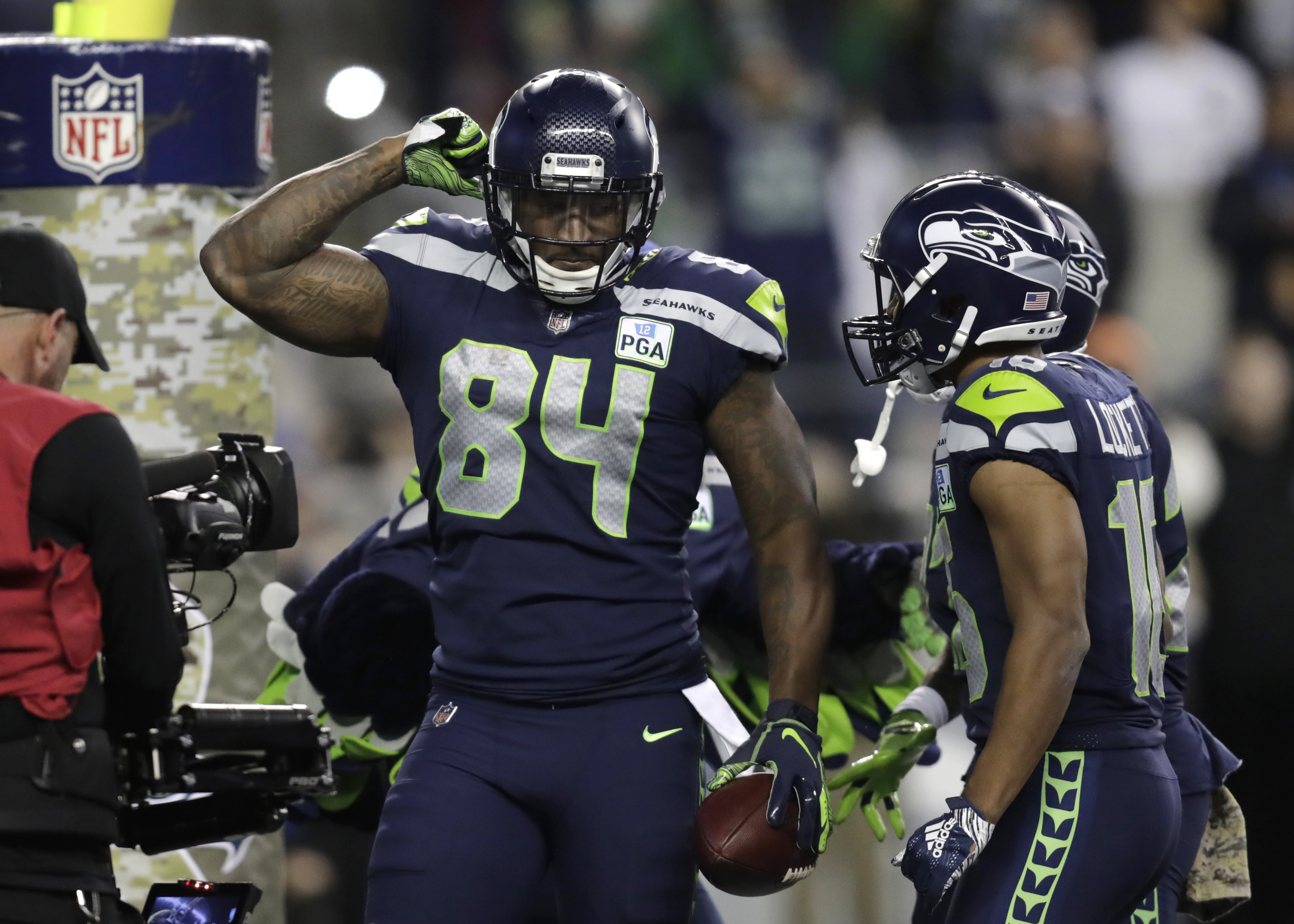 Seahawks get crucial win to stay in NFC playoff conversation