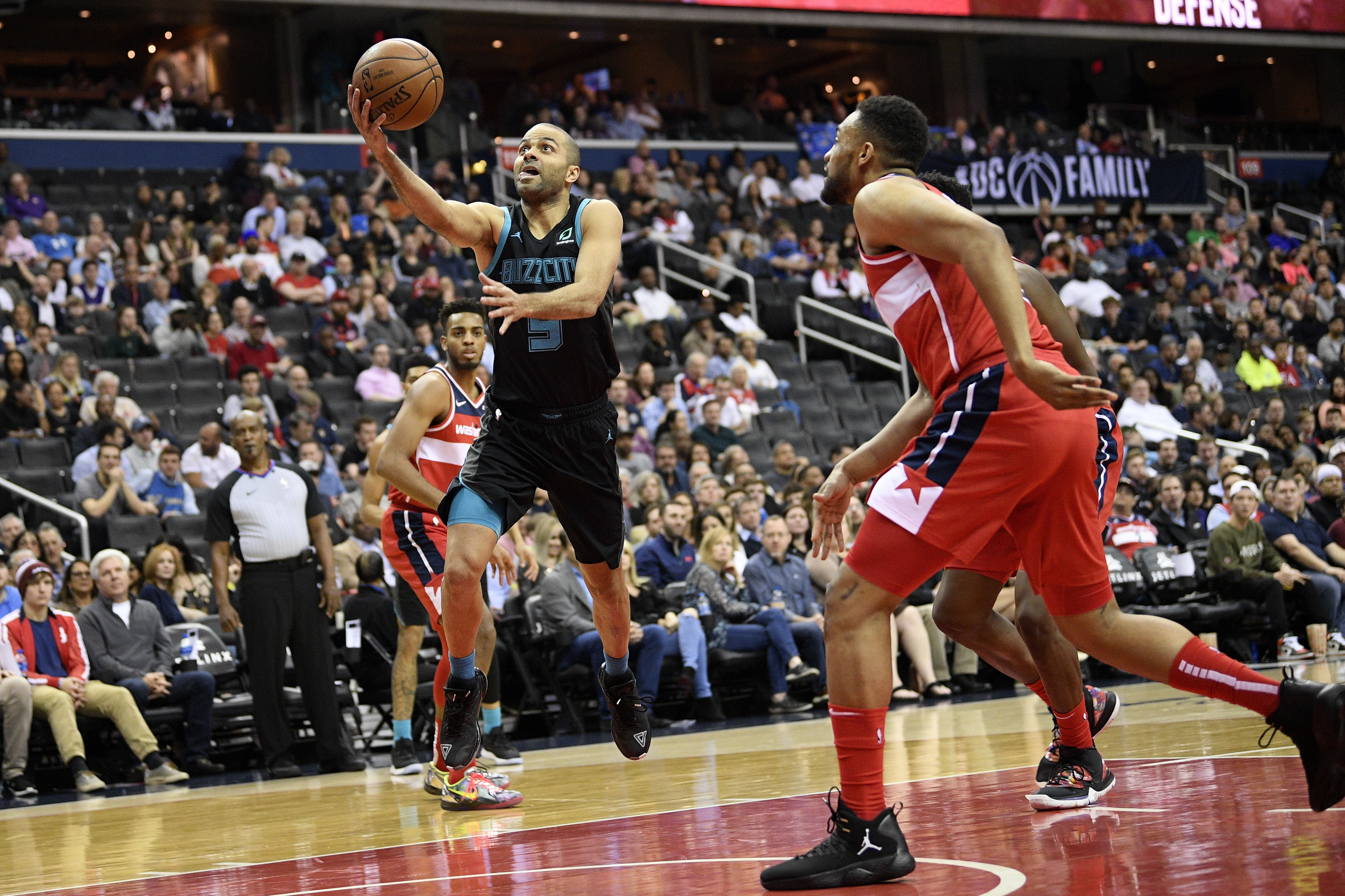 Walker leads Hornets past Wizards, 116-110