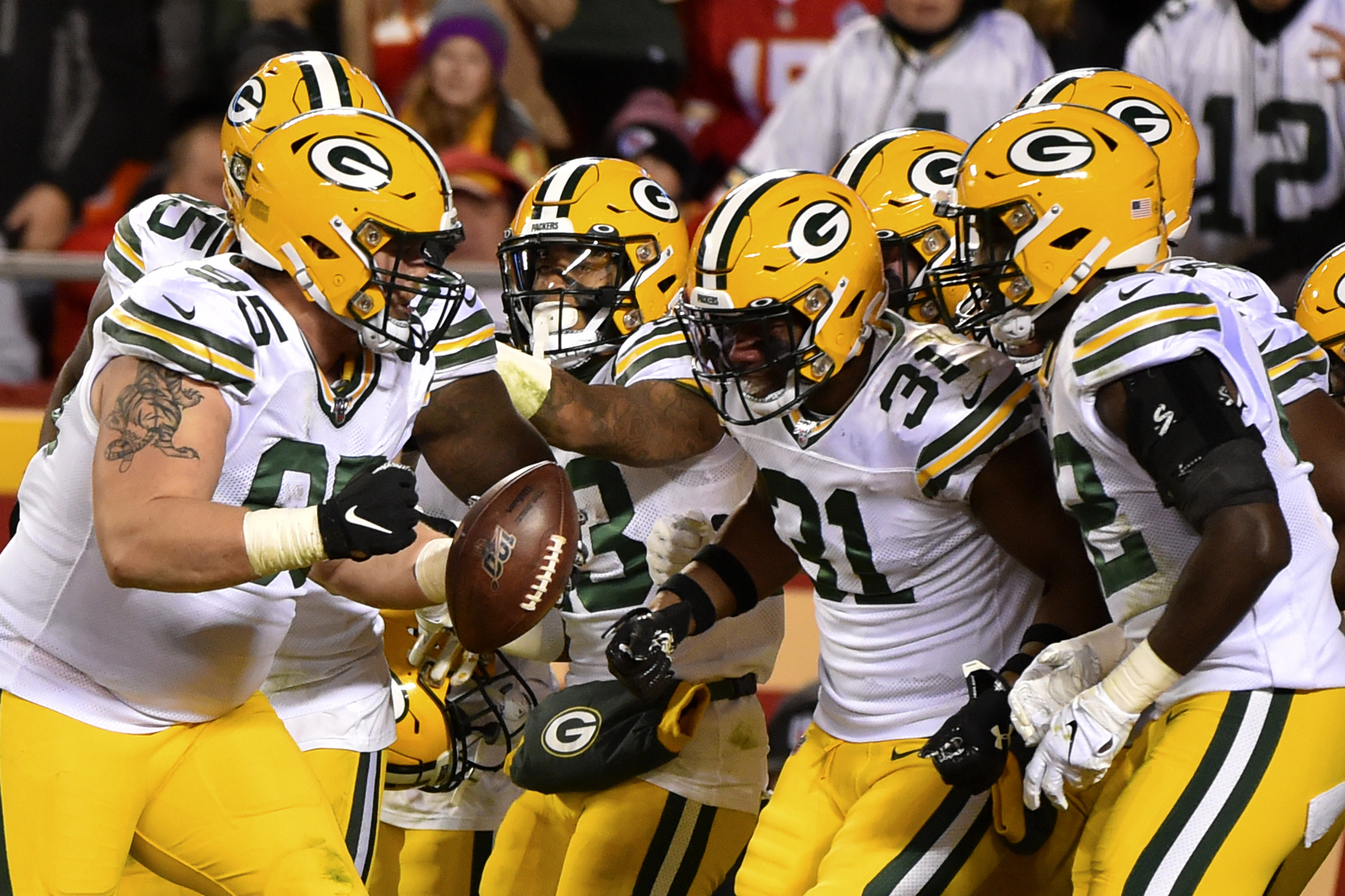 Rodgers' strong play has Packers off to 7-1 start