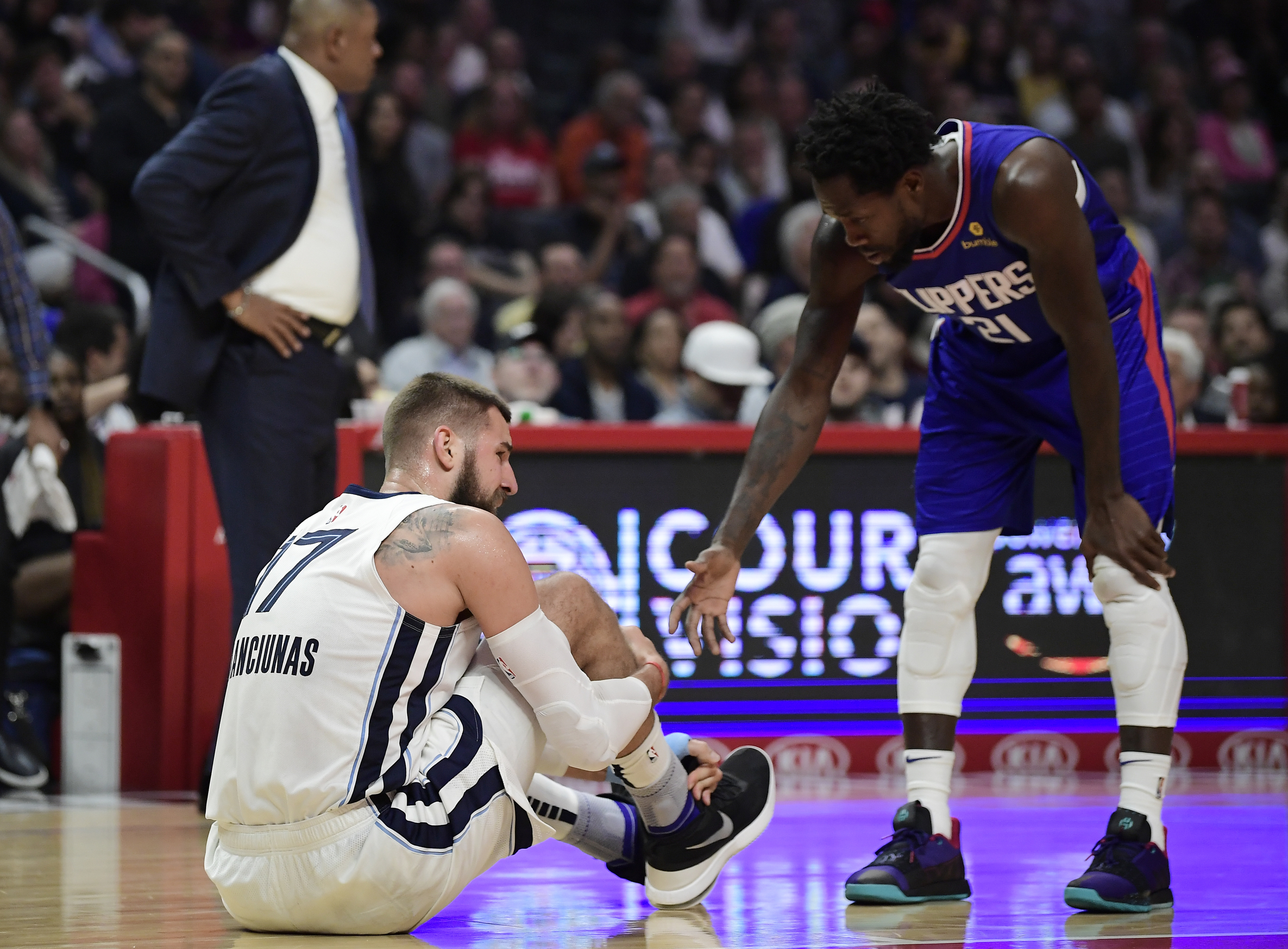 Memphis' Valanciunas out rest of season with sprained ankle