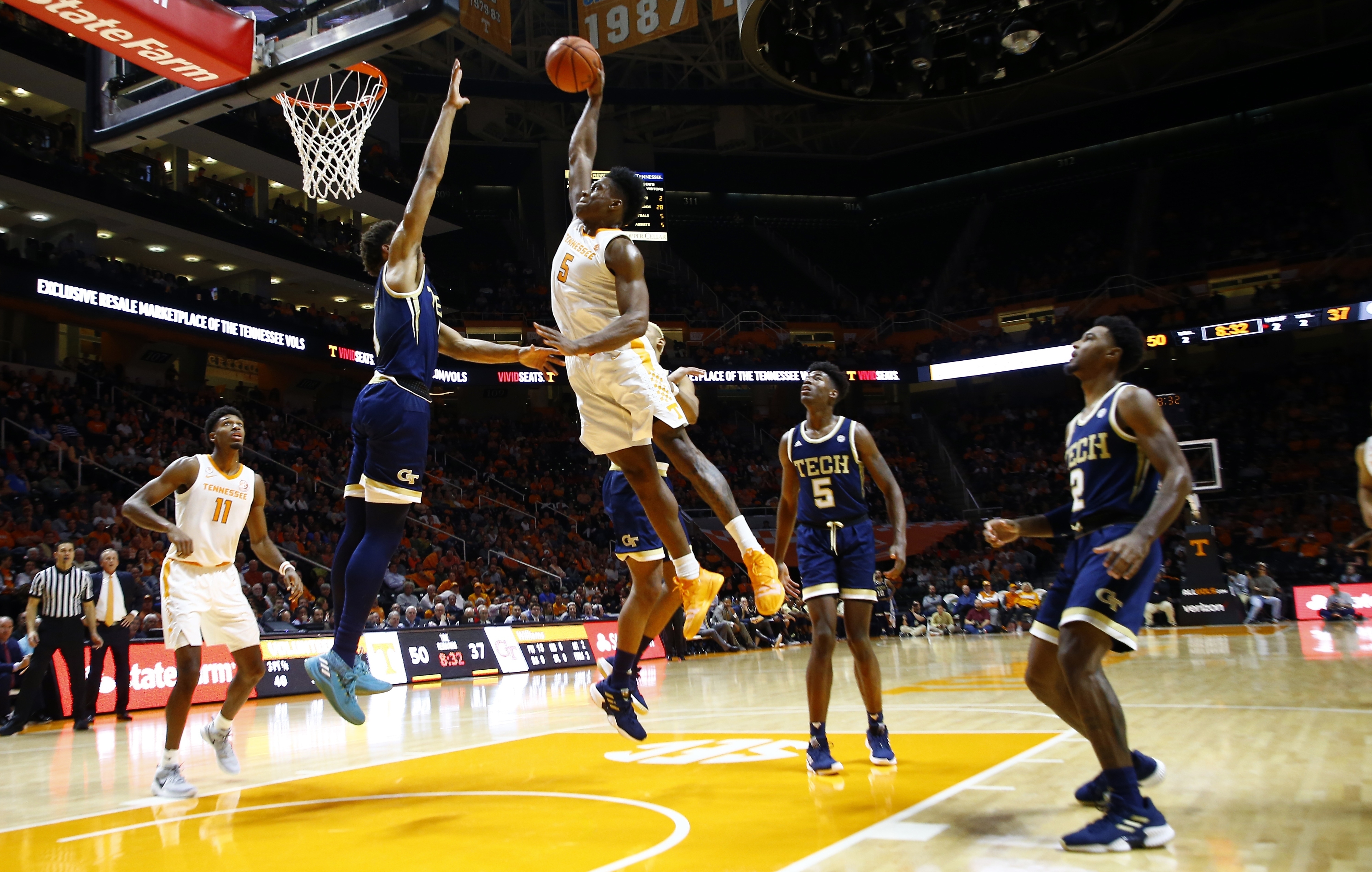 No. 5 Tennessee clamps down on defense to beat Georgia Tech