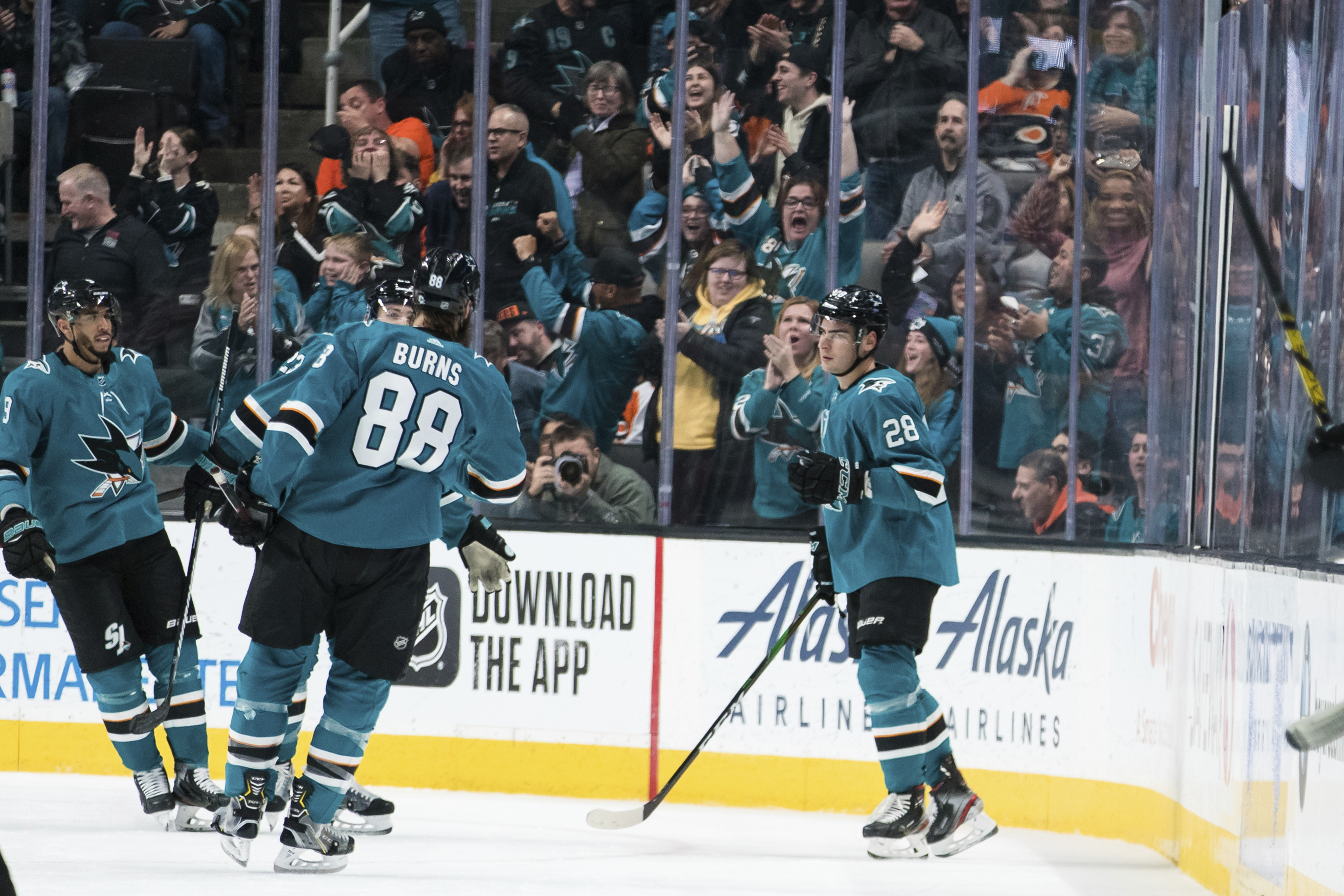 Meier gets 1st career hat trick as Sharks top Flyers 6-1