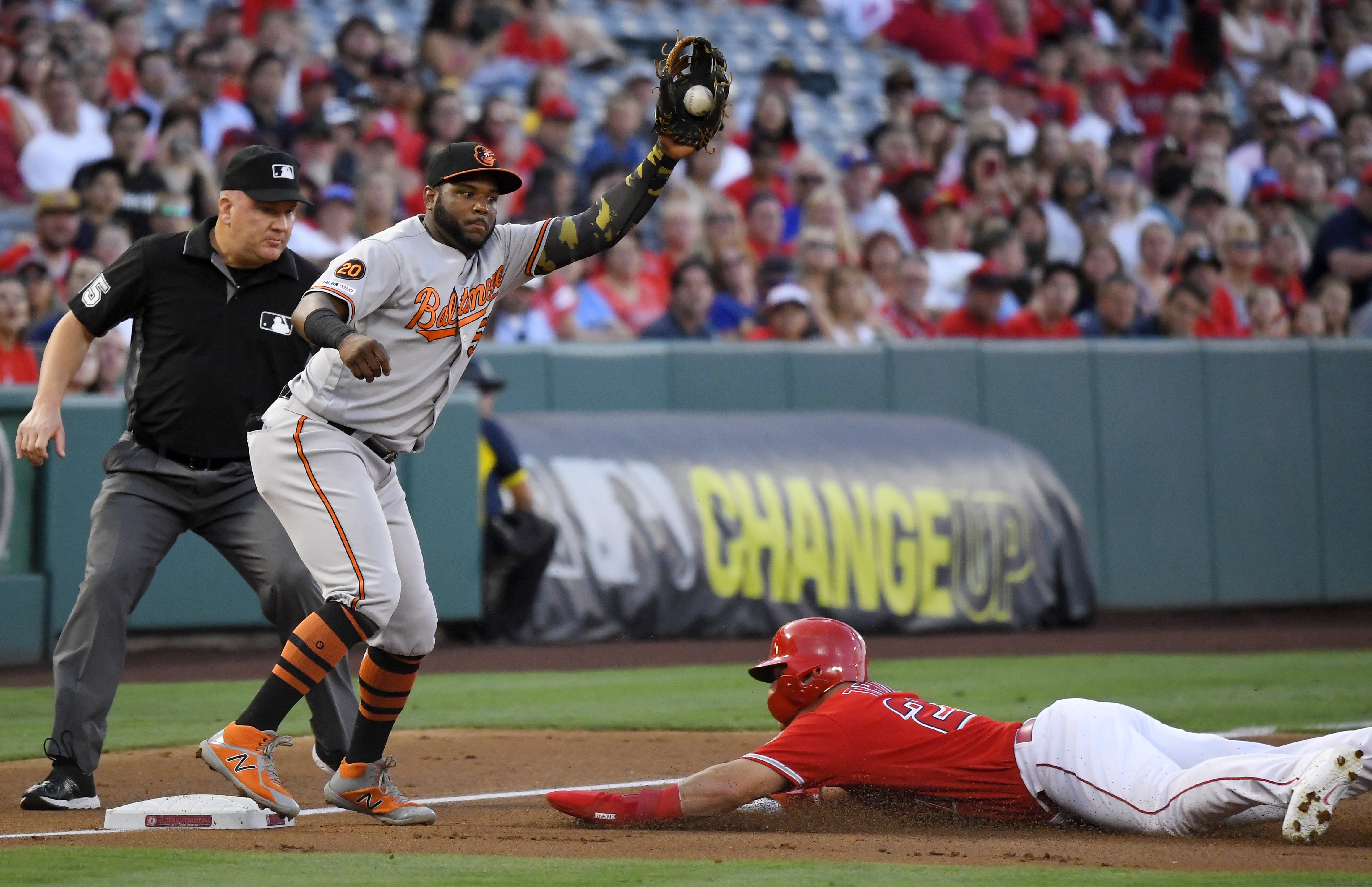 Villar homers in 16th, OF saves Orioles' 10-8 win over Halos