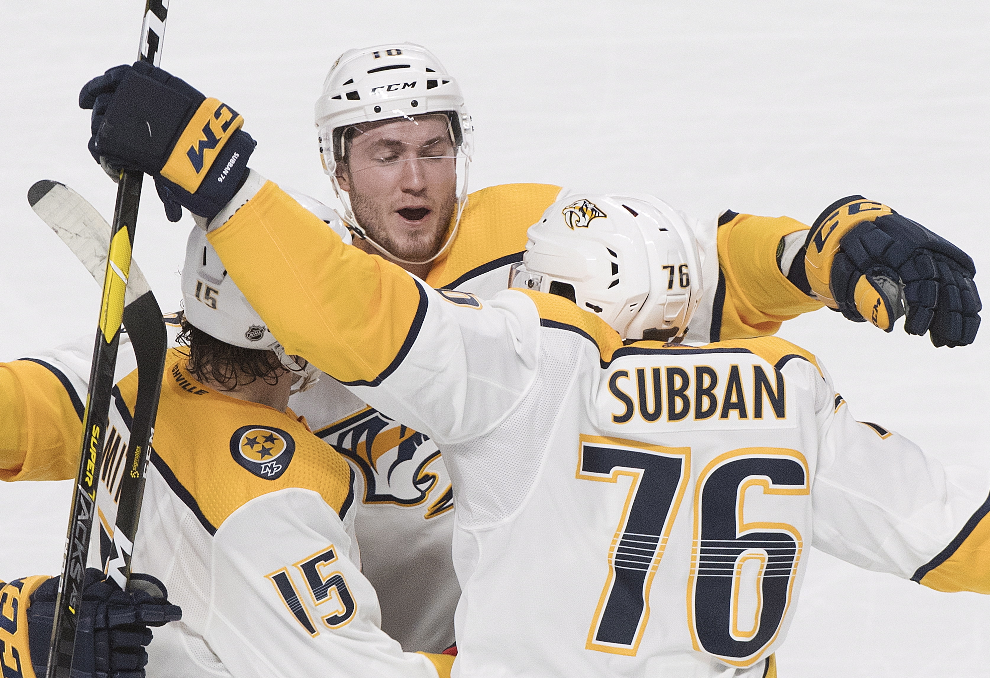 Smith scores twice, Predators top Canadiens 4-1