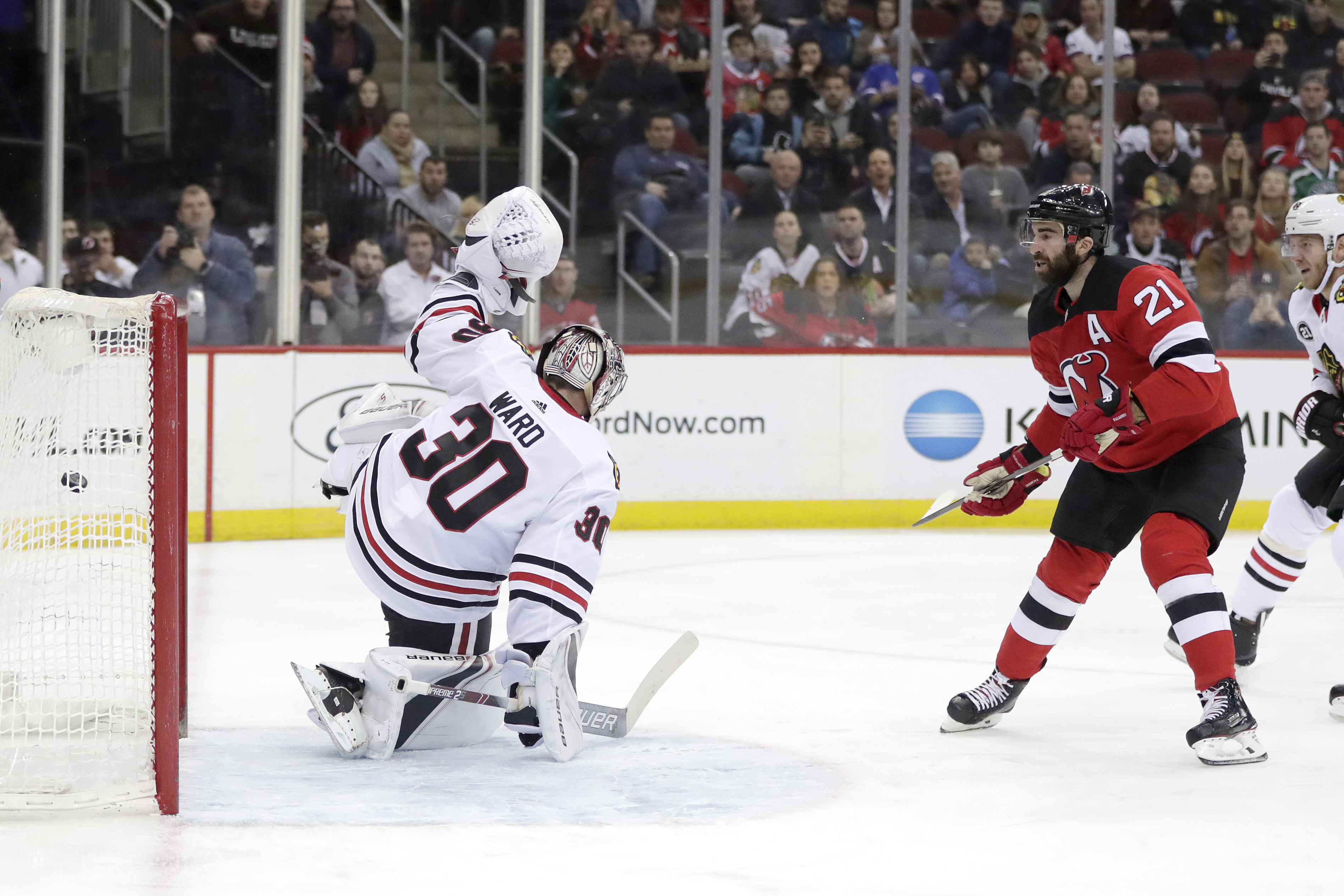 Palmieri scores 2, Devils tally 8 in routing Blackhawks