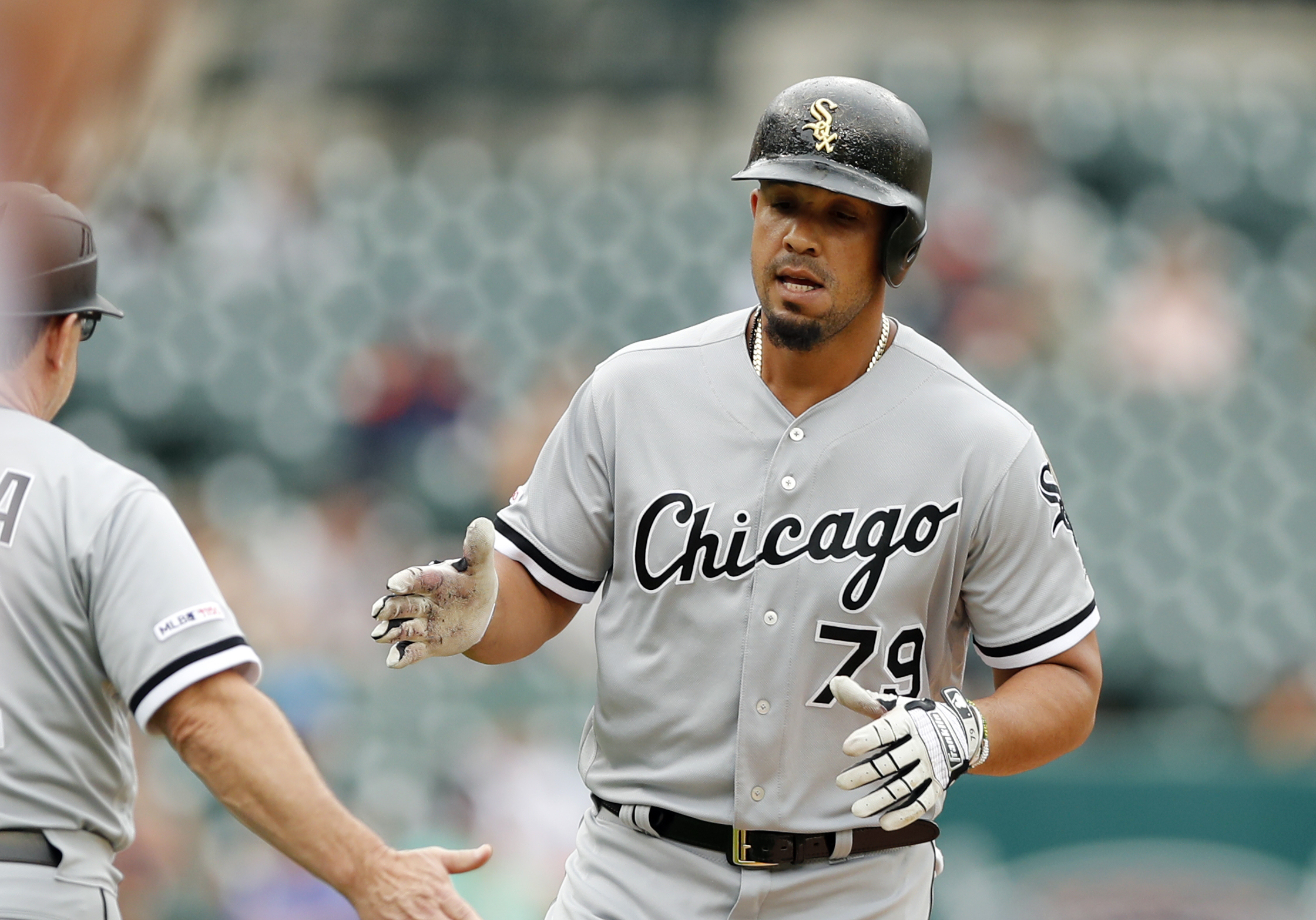 Tigers pound White Sox 10-6 for doubleheader split