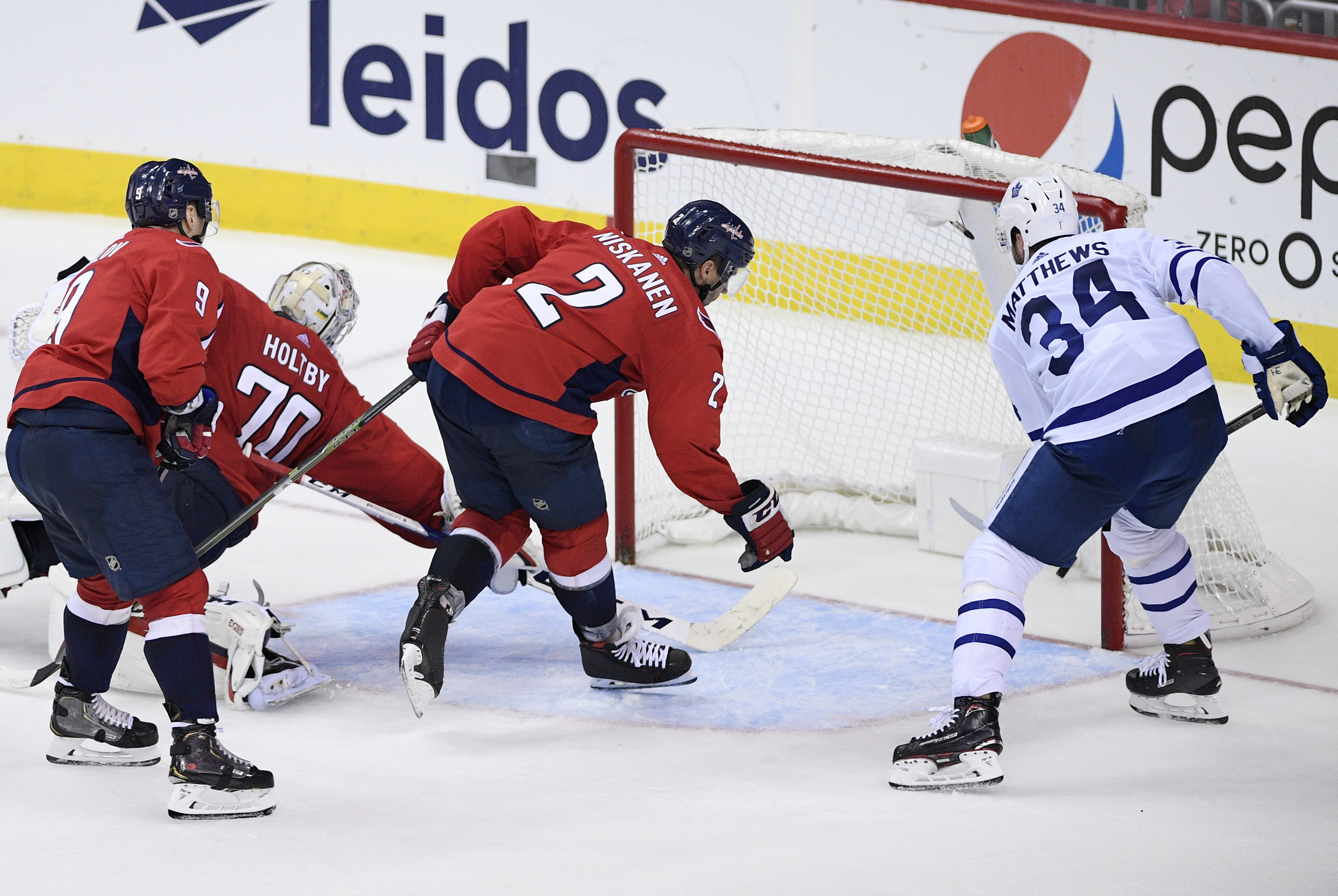 Matthews extends goal streak, Maple Leafs beat Capitals 4-2