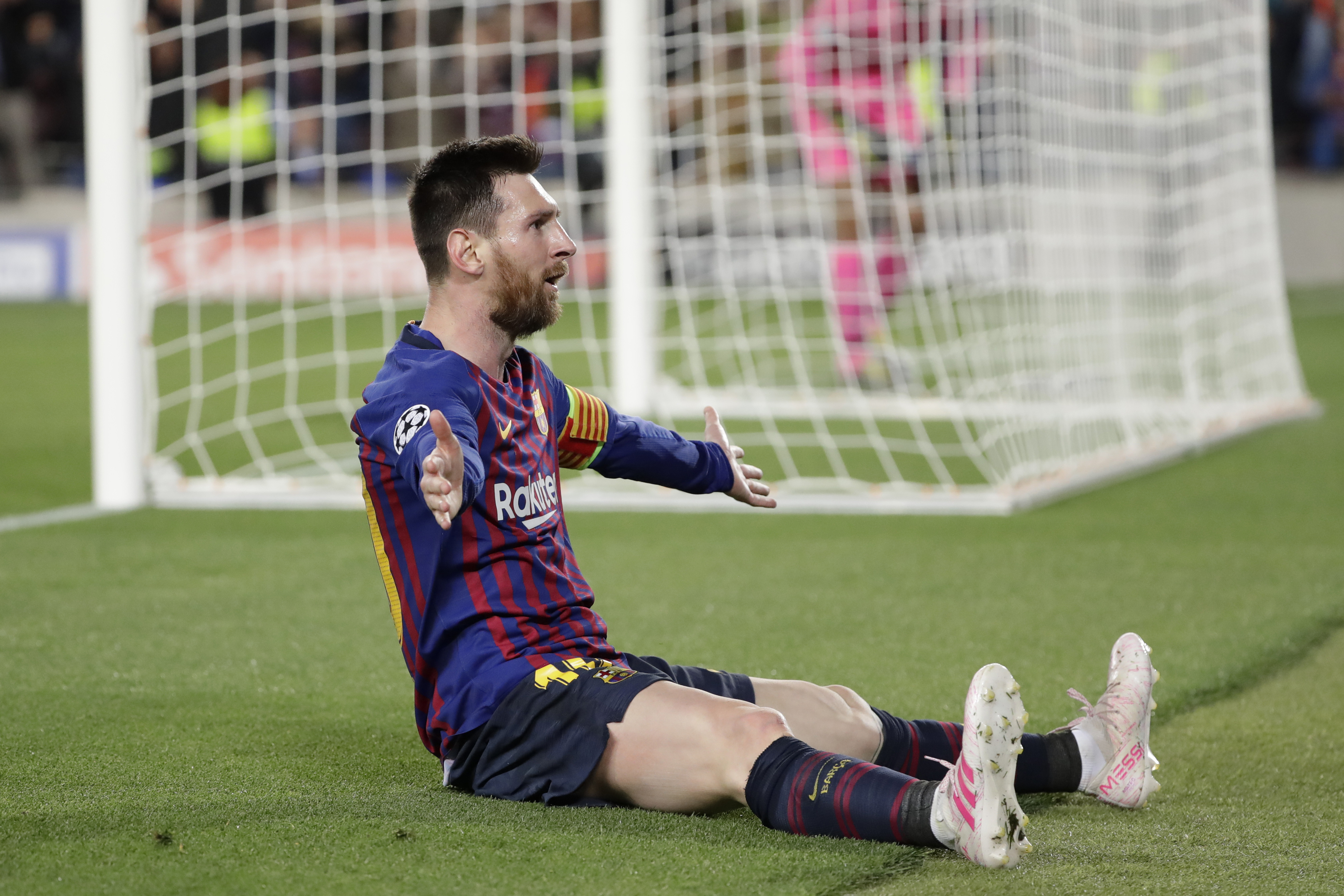 Messi hits 600 goals with brace, Barca beats Liverpool 3-0