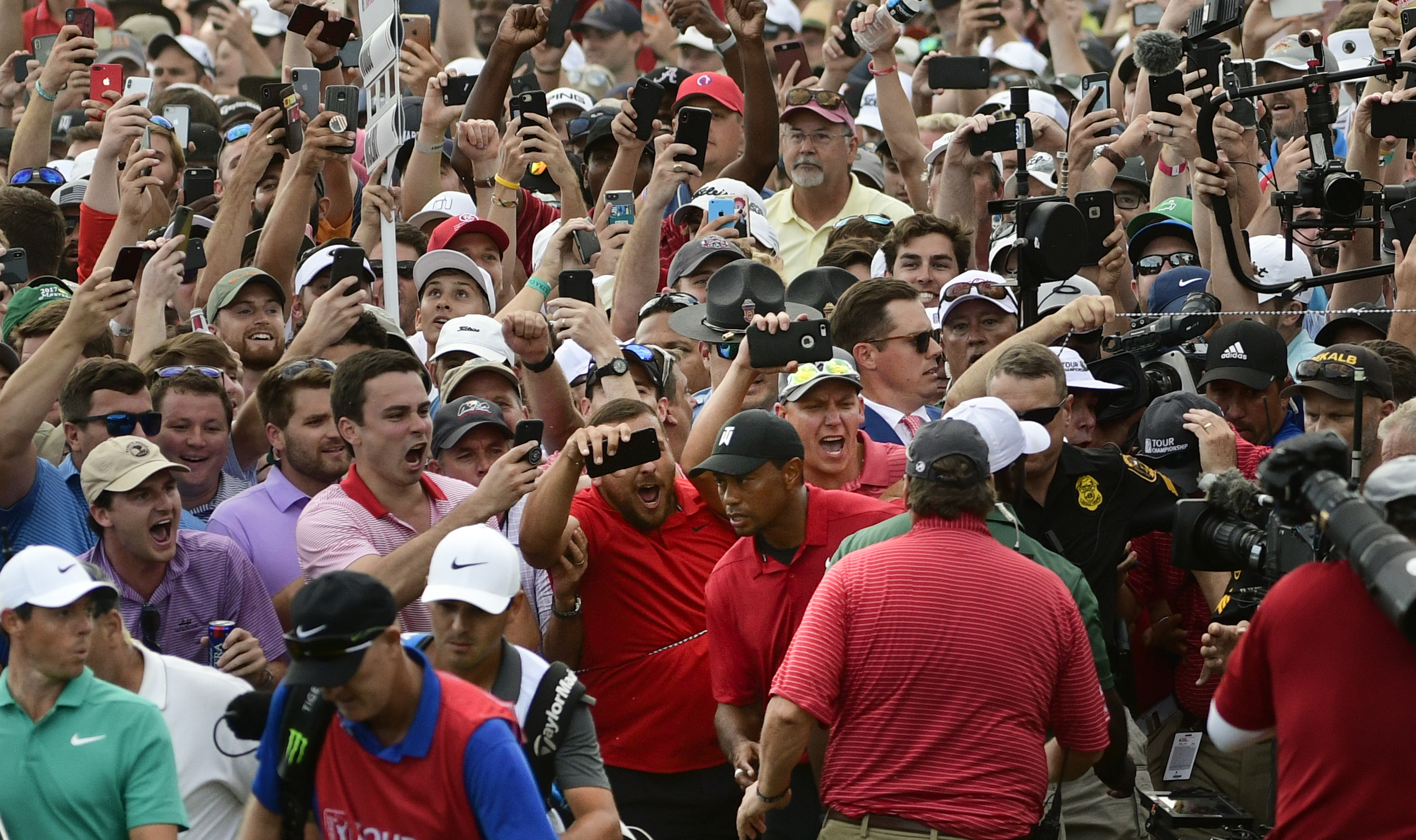 Column: Tiger Woods is back, and golf is better for it