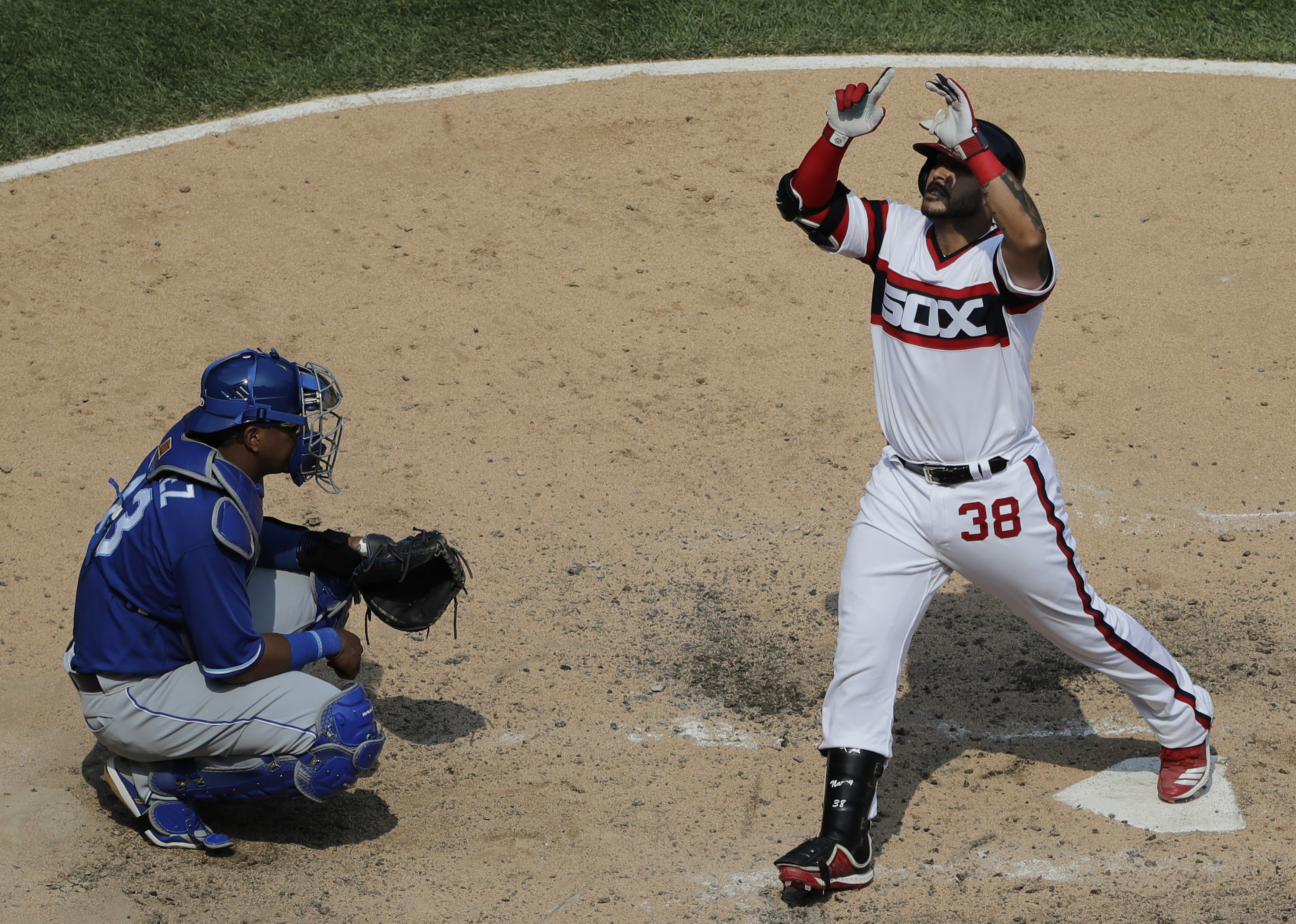 White Sox erase 6-run deficit, rally for 7-6 win over Royals