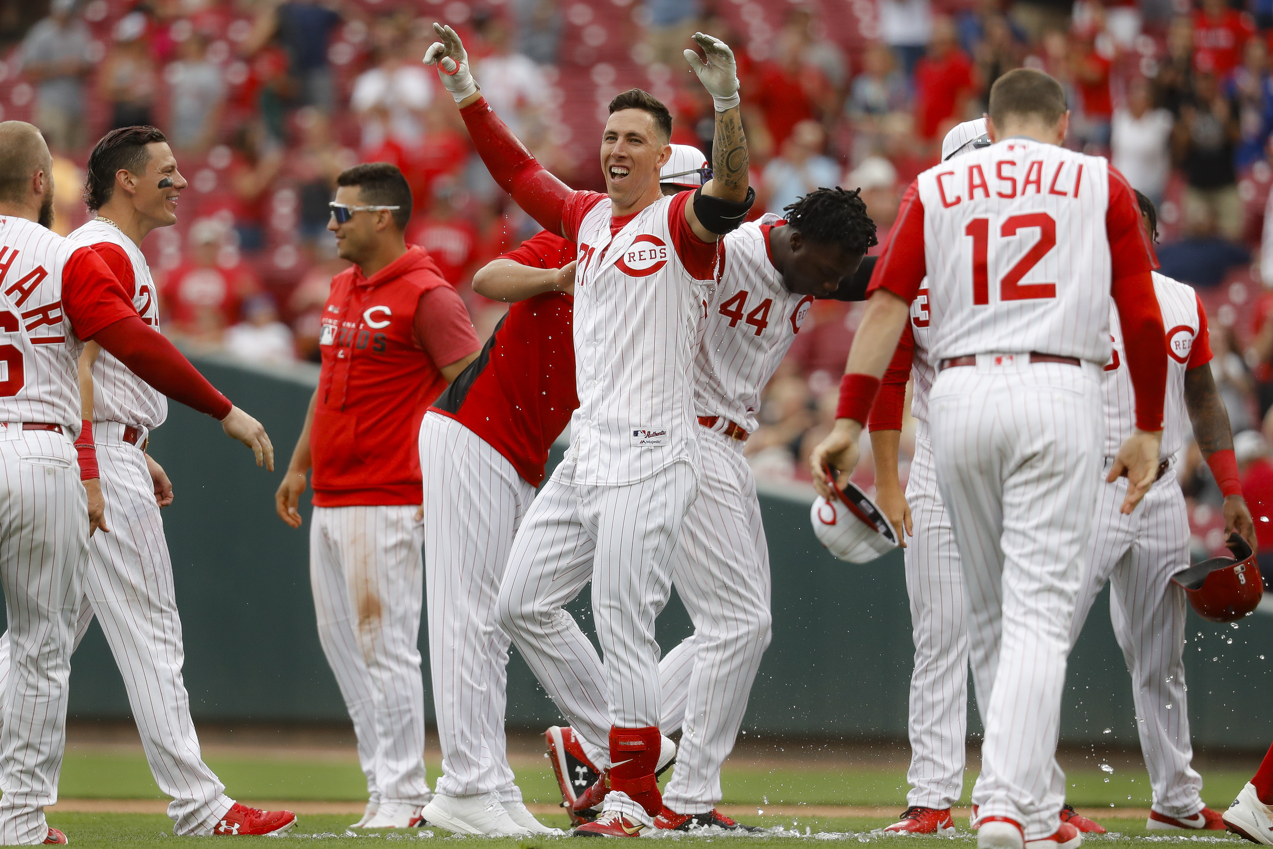 Lorenzen's pinch-hit double lifts Reds over D-backs 4-3