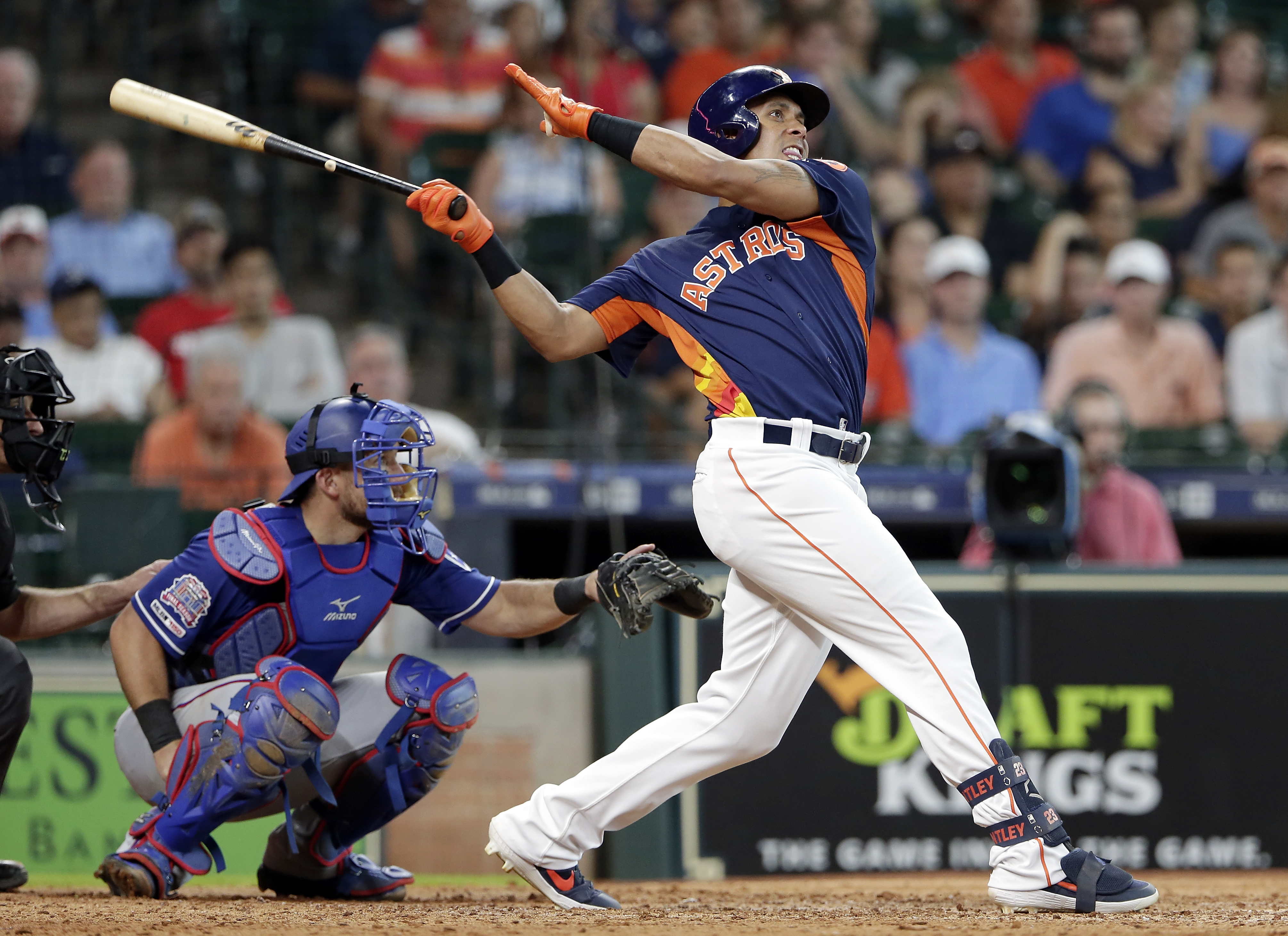 Brantley hits 2 HRs, Astros top Rangers 5-3 for 5th straight