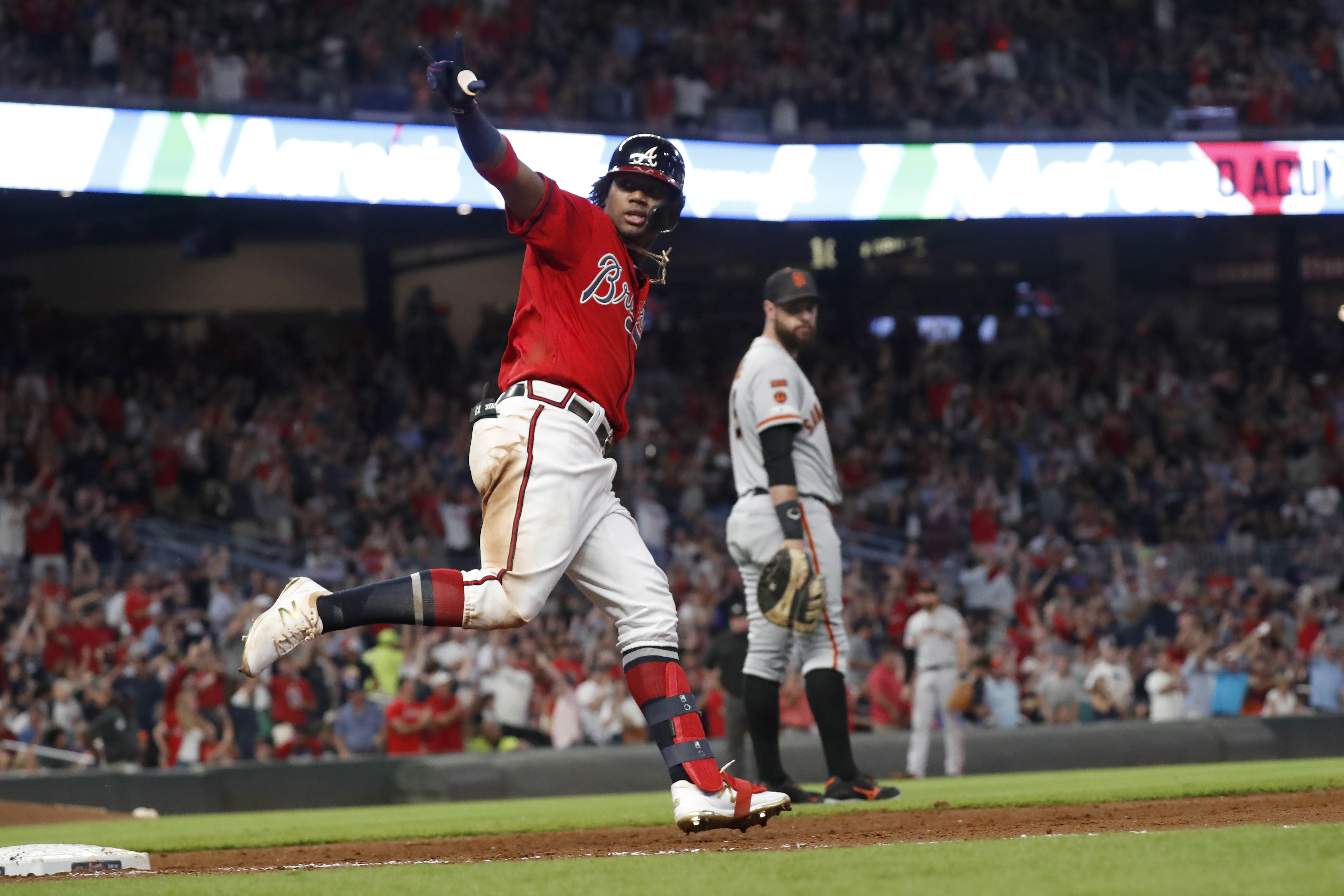 Braves clinch 2nd straight NL East title, eliminate Giants