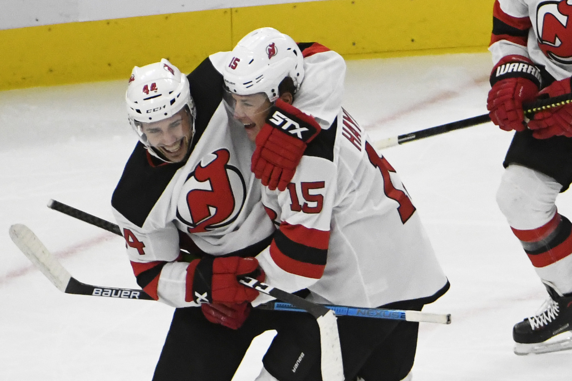 Zajac helps New Jersey Devils pound Chicago Blackhawks 7-1