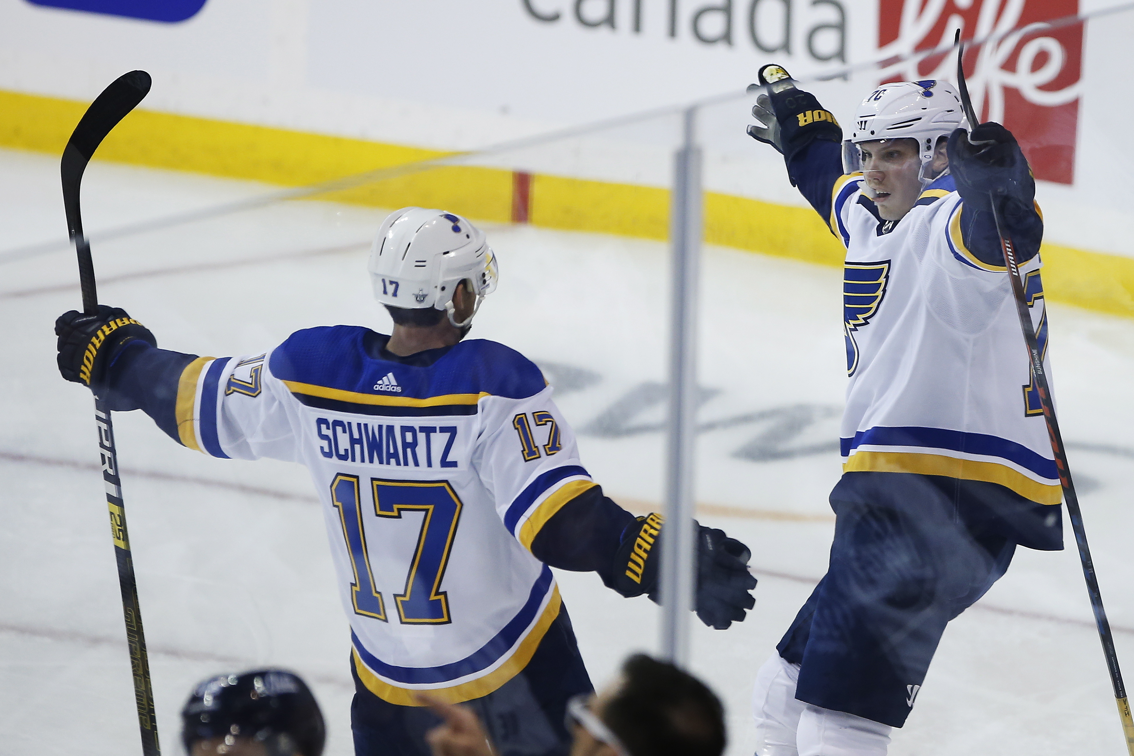 Sundqvist scores twice, Blues edge Jets 4-3 to take 2-0 lead