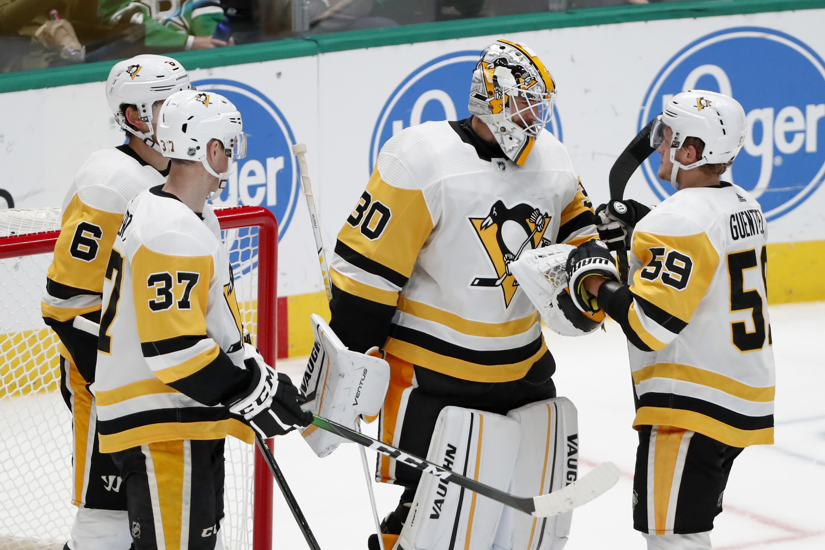 Murray stops 25 shots, Pens score late to beat Stars 3-0