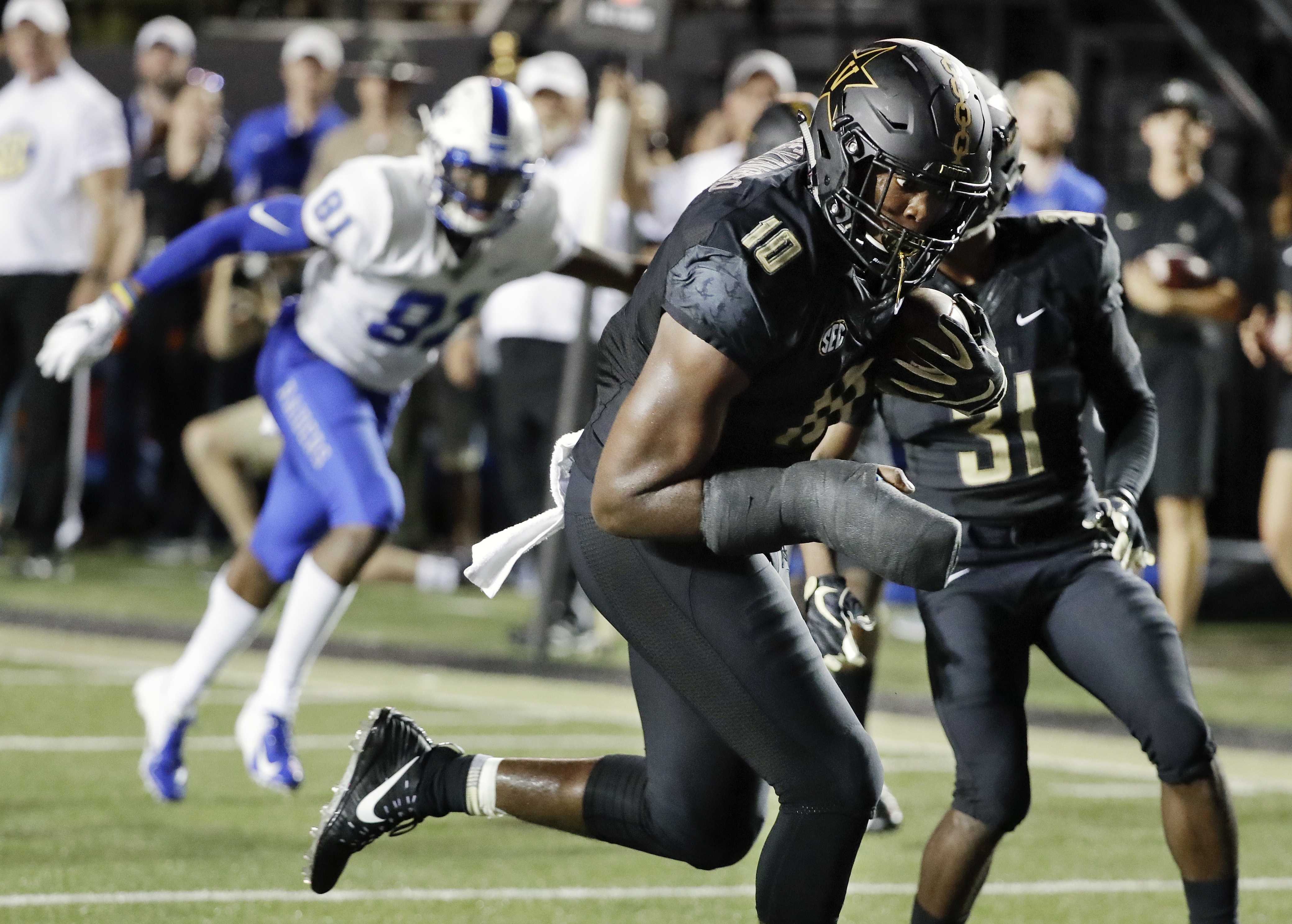 Vanderbilt opens beating area rival Middle Tennessee 35-7