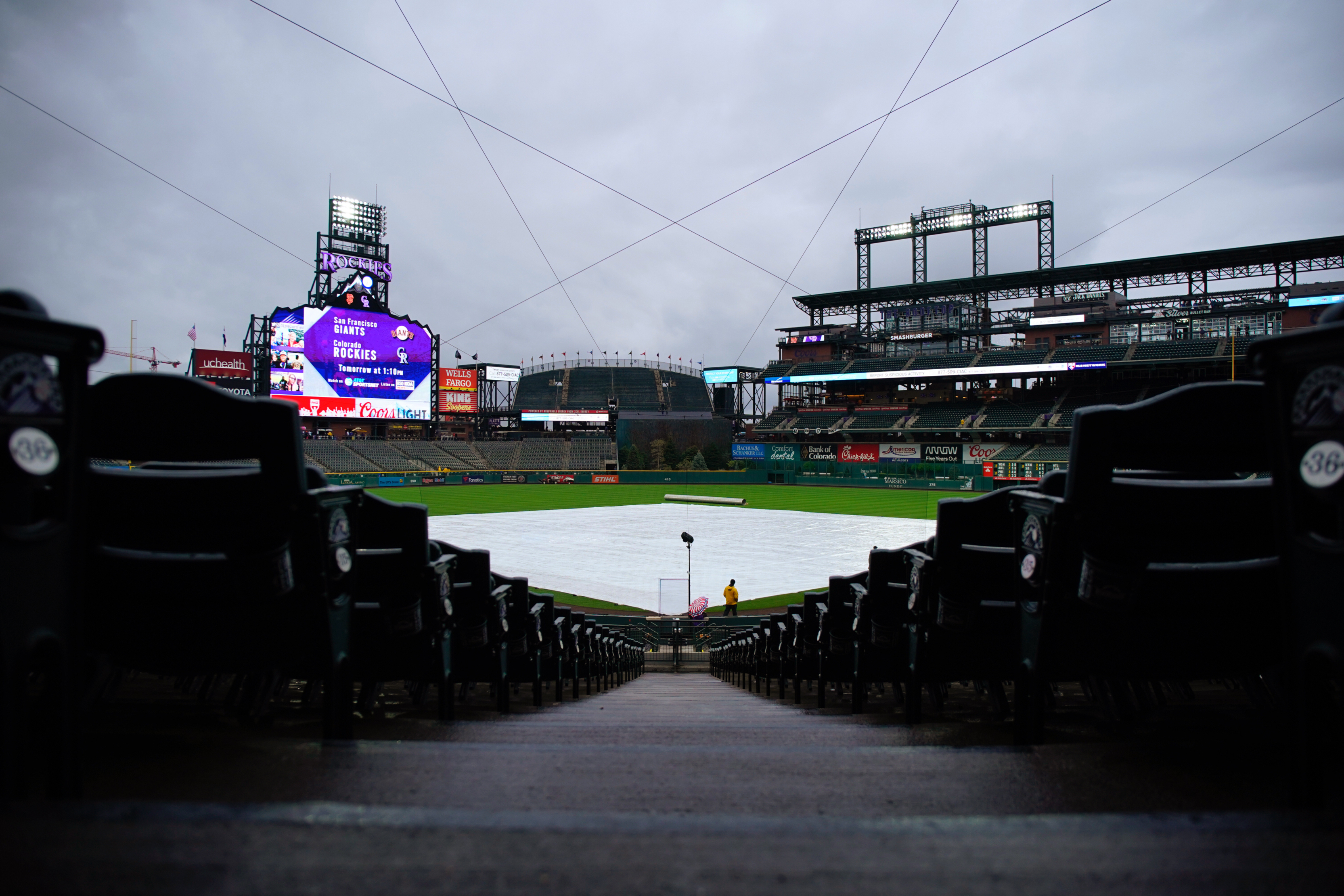 Giants-Rockies game postponed by rain