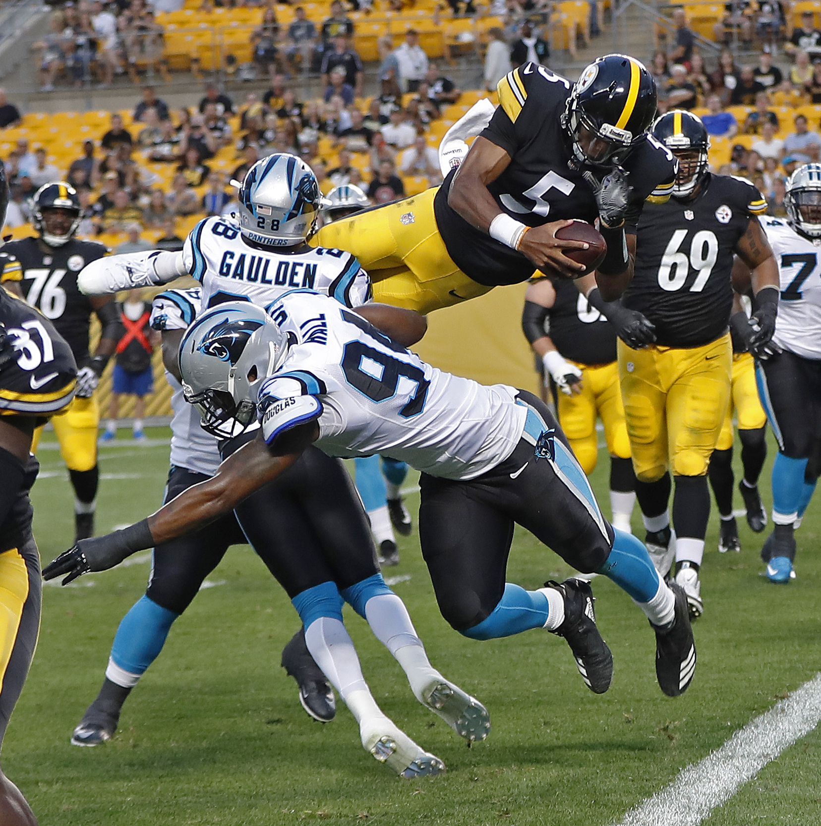 Dobbs shines, Steelers roll by Panthers 39-24