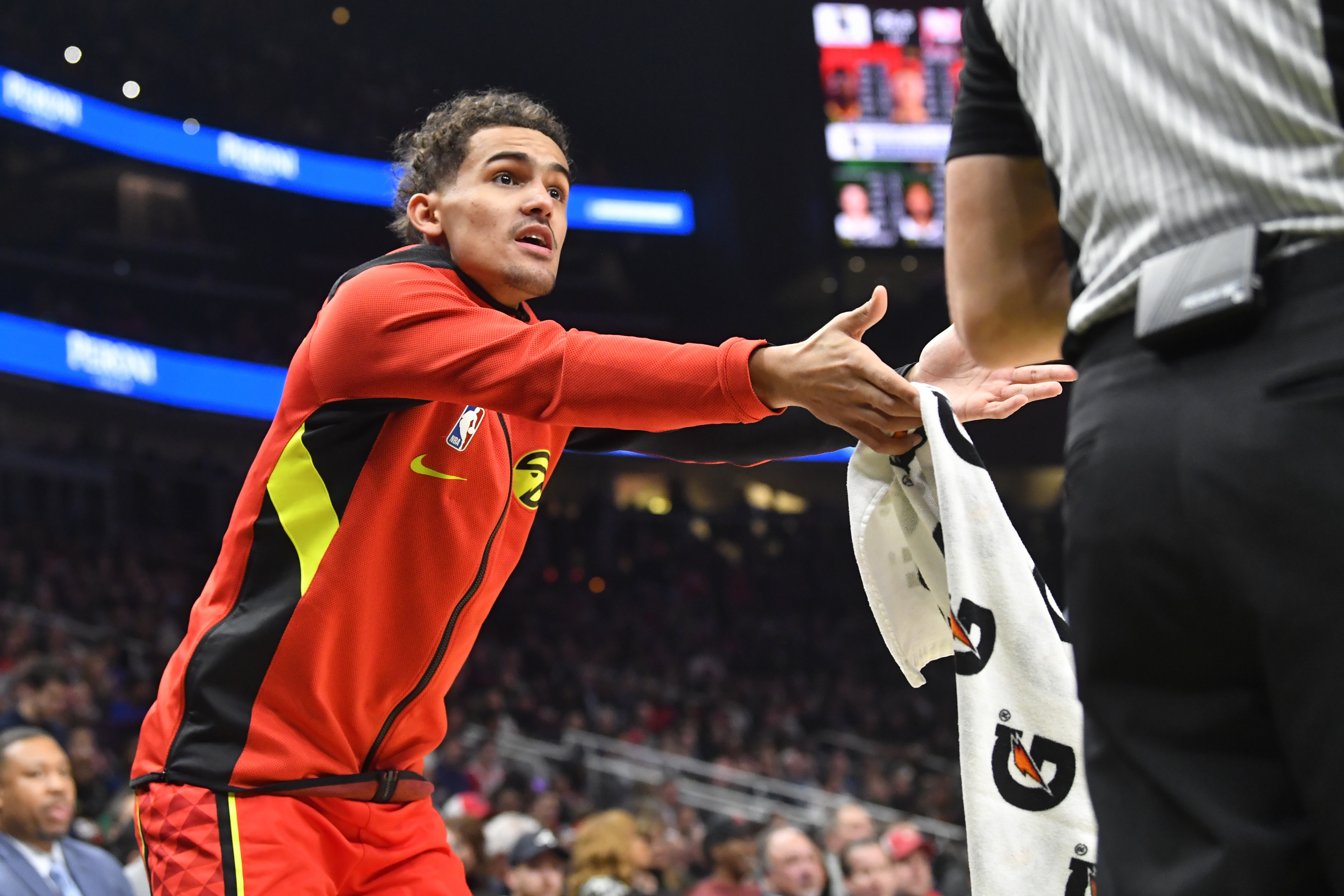 Hawks' Young leaves loss to Bucks with right ankle sprain