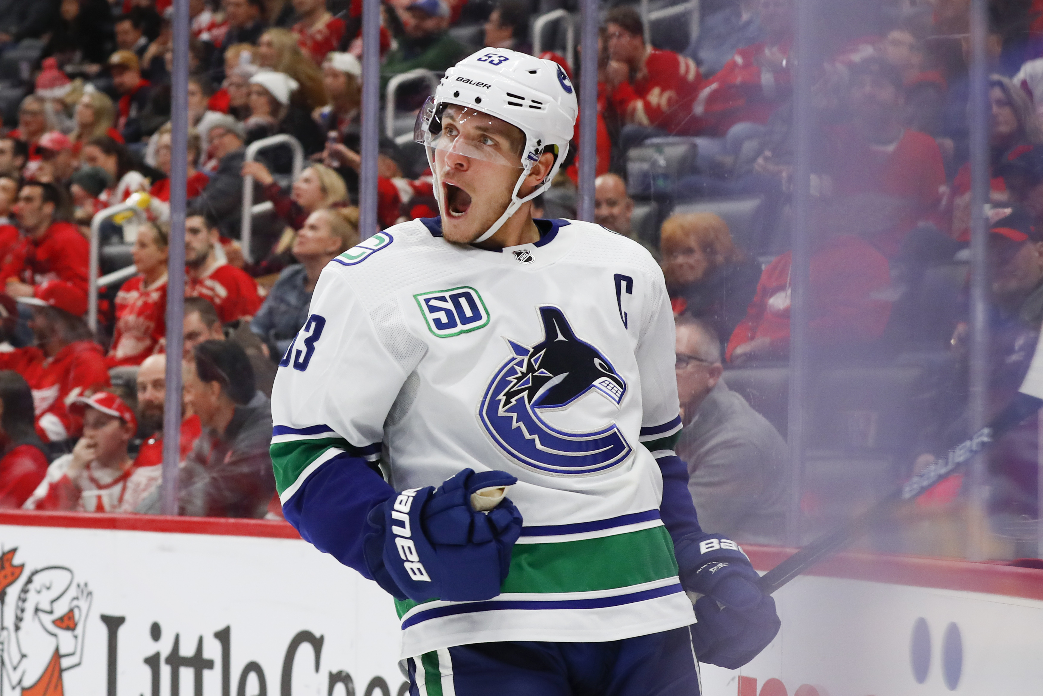 Horvat scores 3 in 3rd, Canucks rally past Red Wings 5-2
