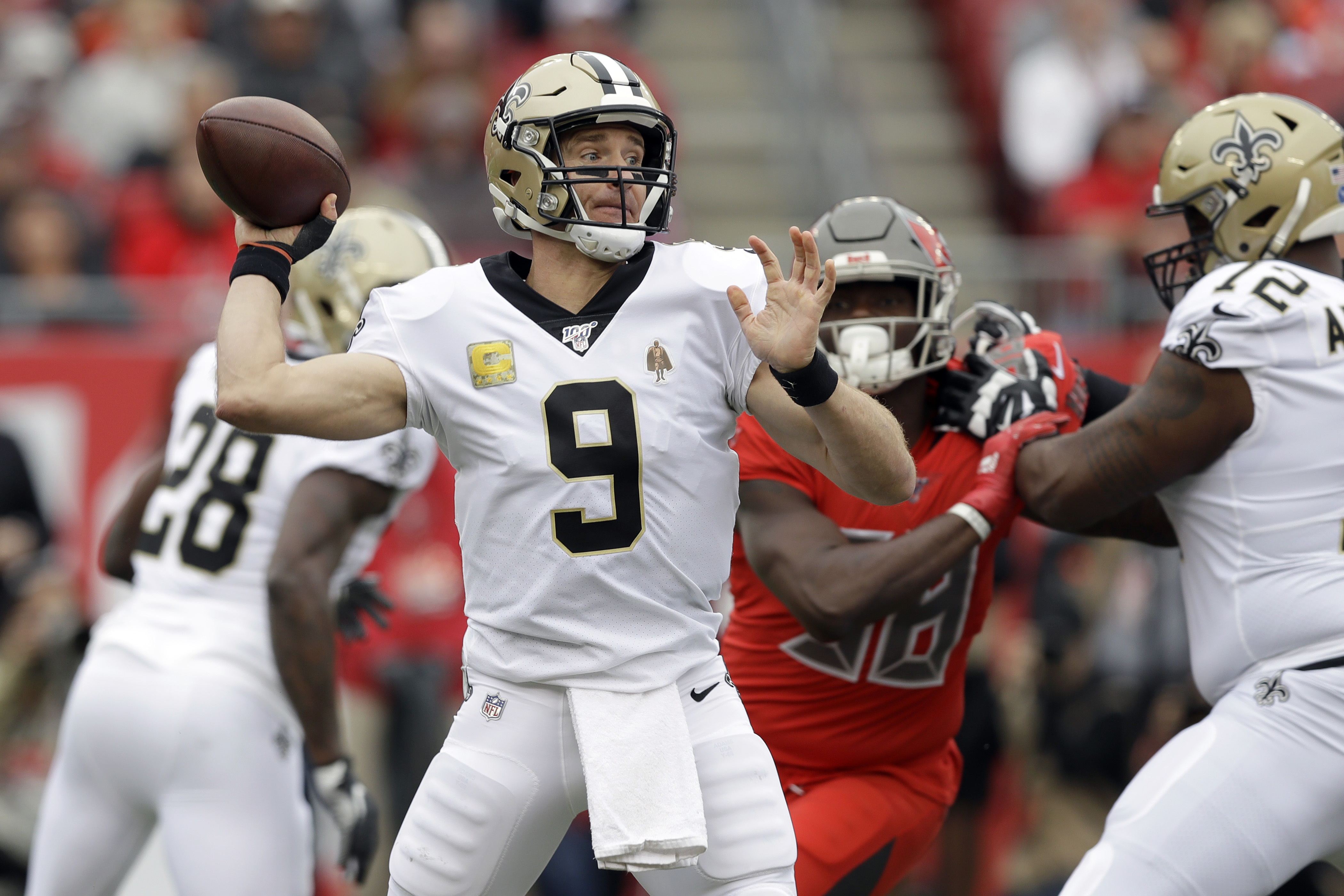 Brees throws for 228 yards, 3 TDs as Saints beat Bucs 34-17