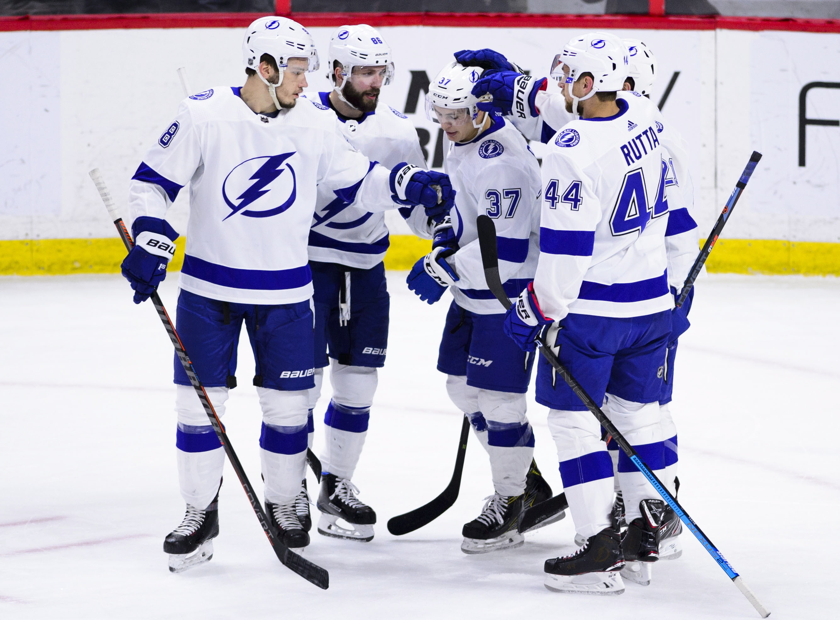 Lightning top Sens, become 3rd team to reach 60-win mark