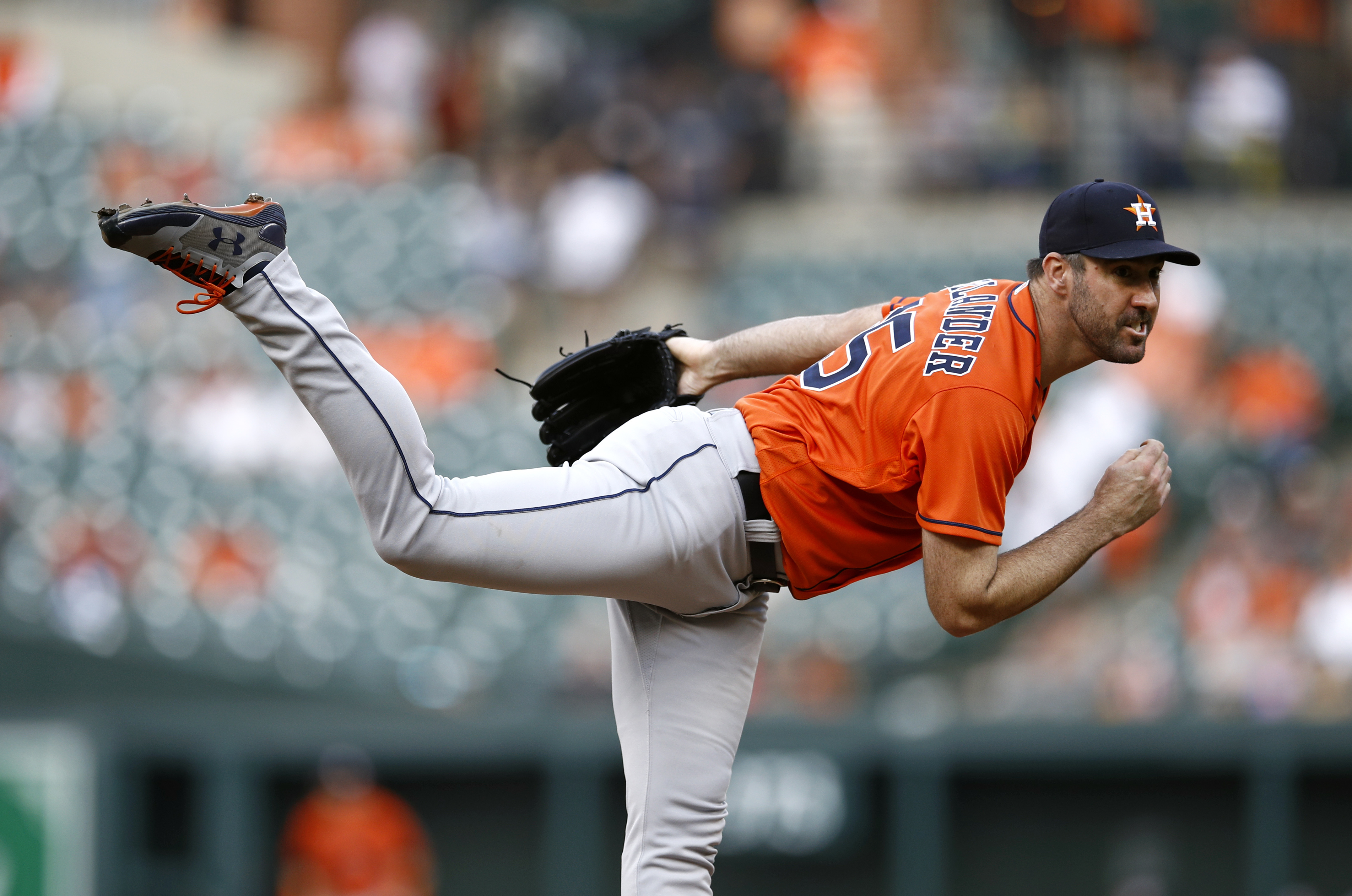 Verlander strikes out 10, Astros beat Orioles 4-3 in Game 1
