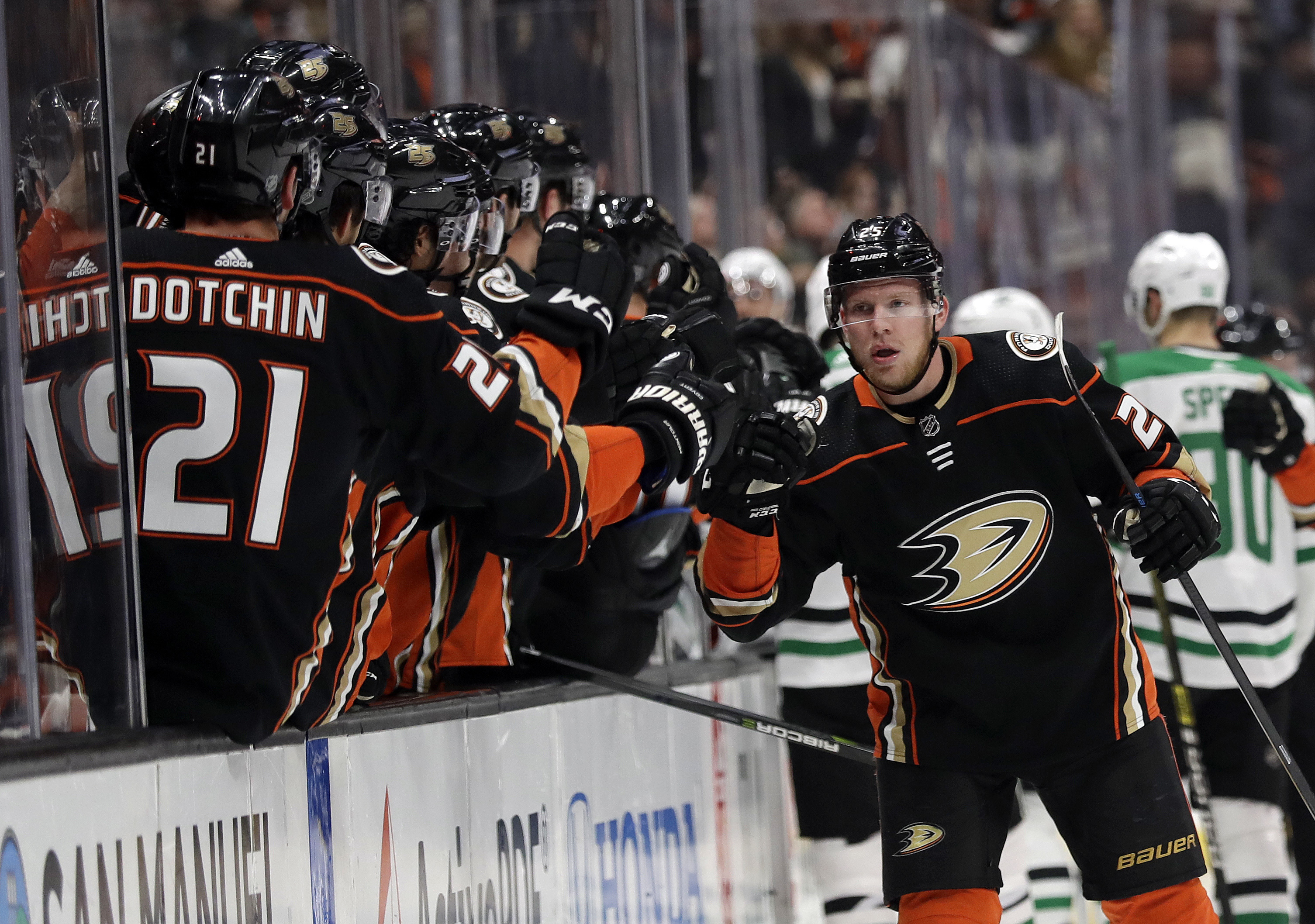 Kase gets 1st NHL hat trick as Ducks rally past Stars 6-3