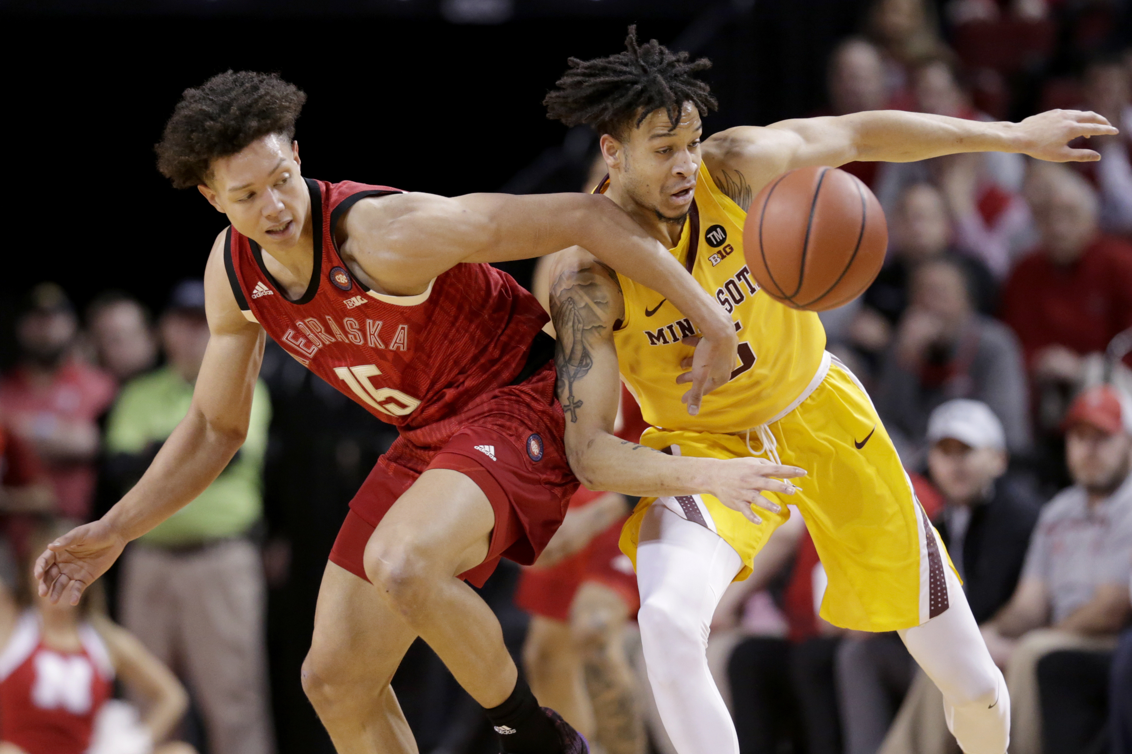 Palmer's last-second FTs lift Huskers over Gophers 62-61