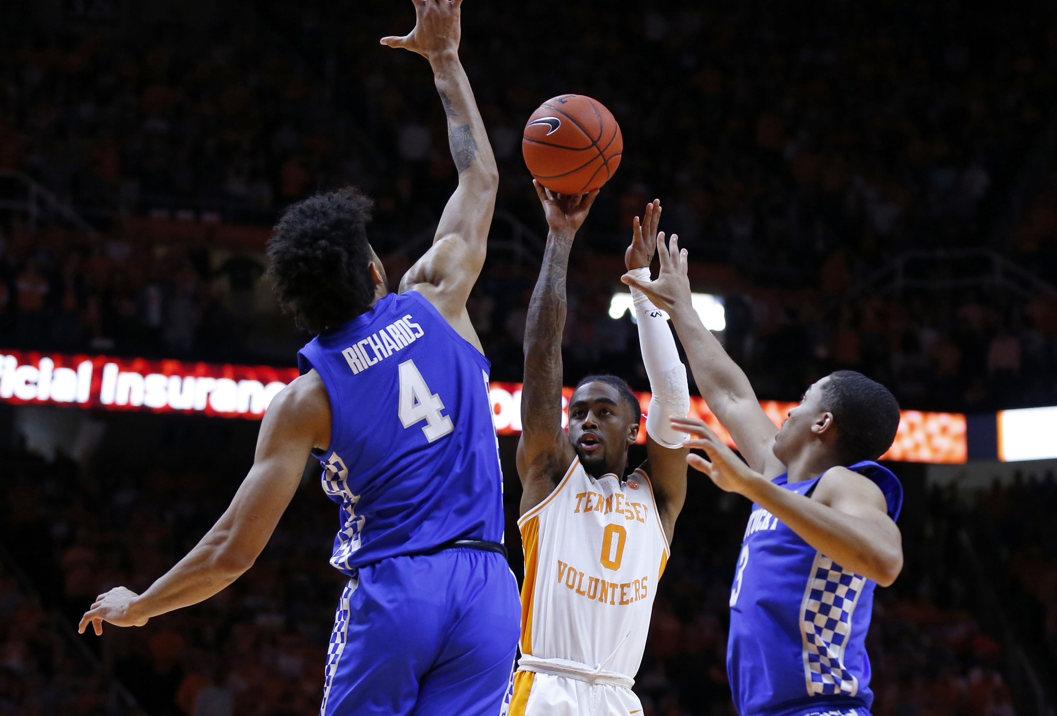 Bone’s big game helps No. 7 Vols beat No. 4 Kentucky 71-52