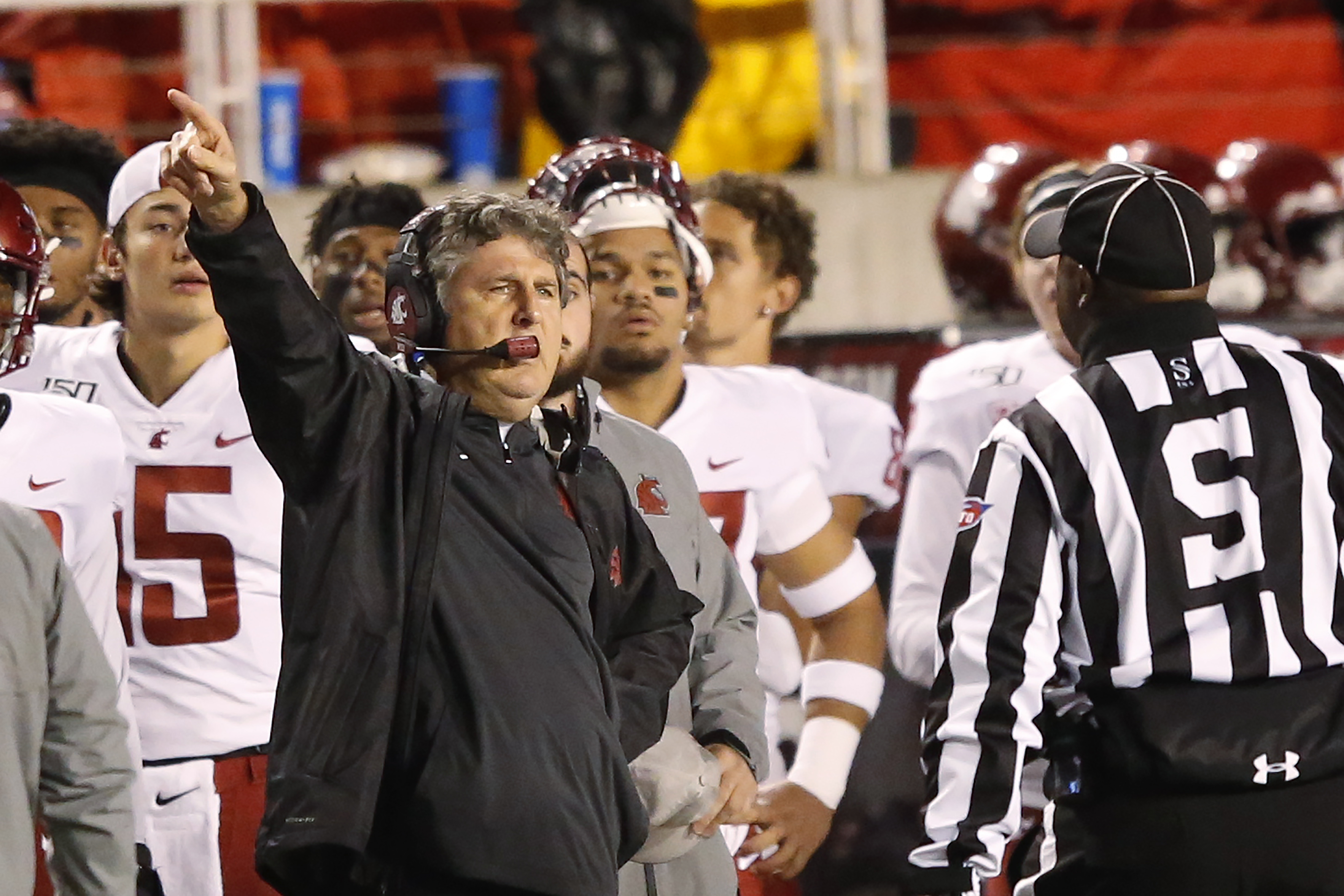 Leach cuts loose, calls WSU players 'fat, dumb, entitled'