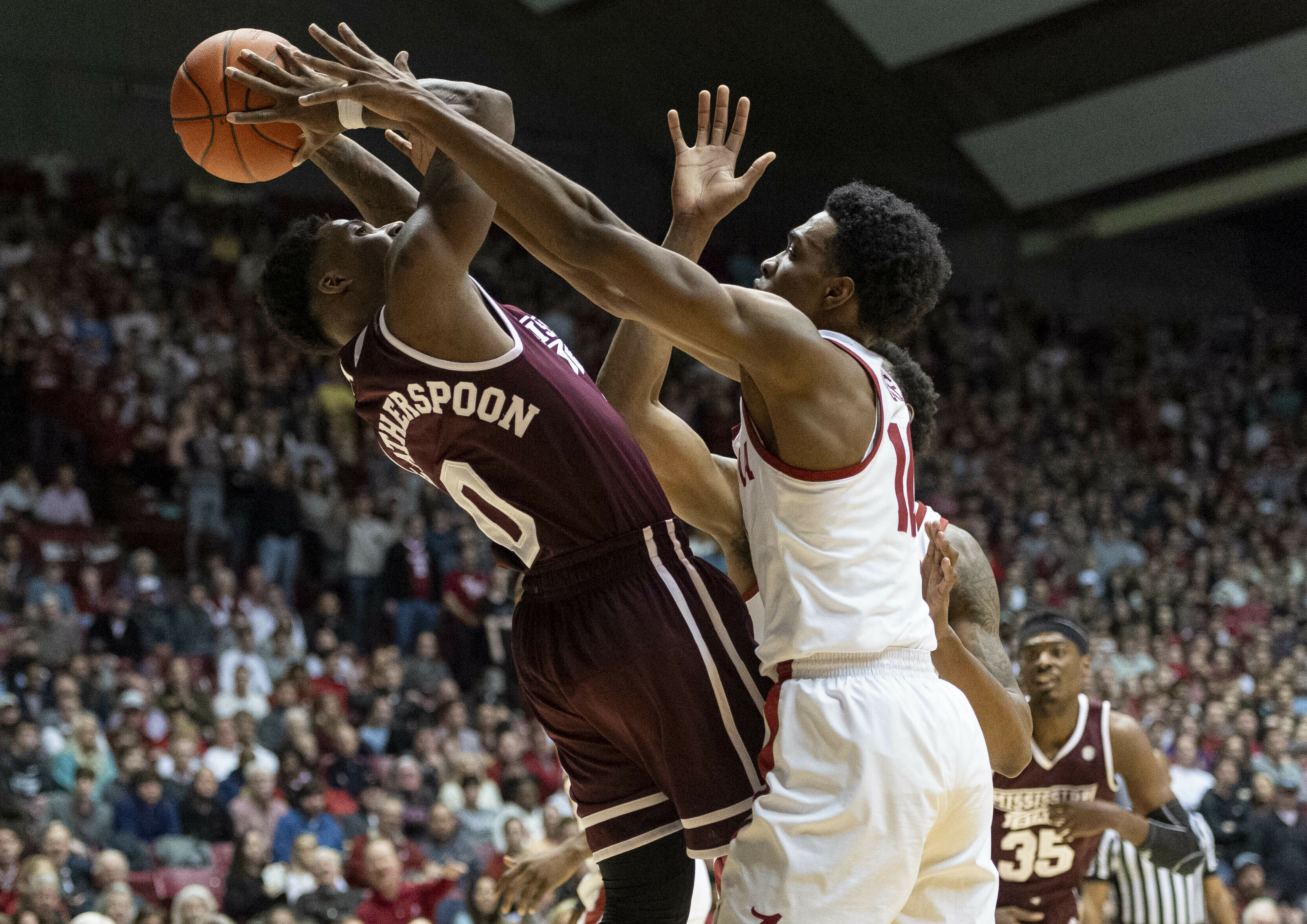 Hall leads Alabama’s 83-79 upset of No. 22 Mississippi State