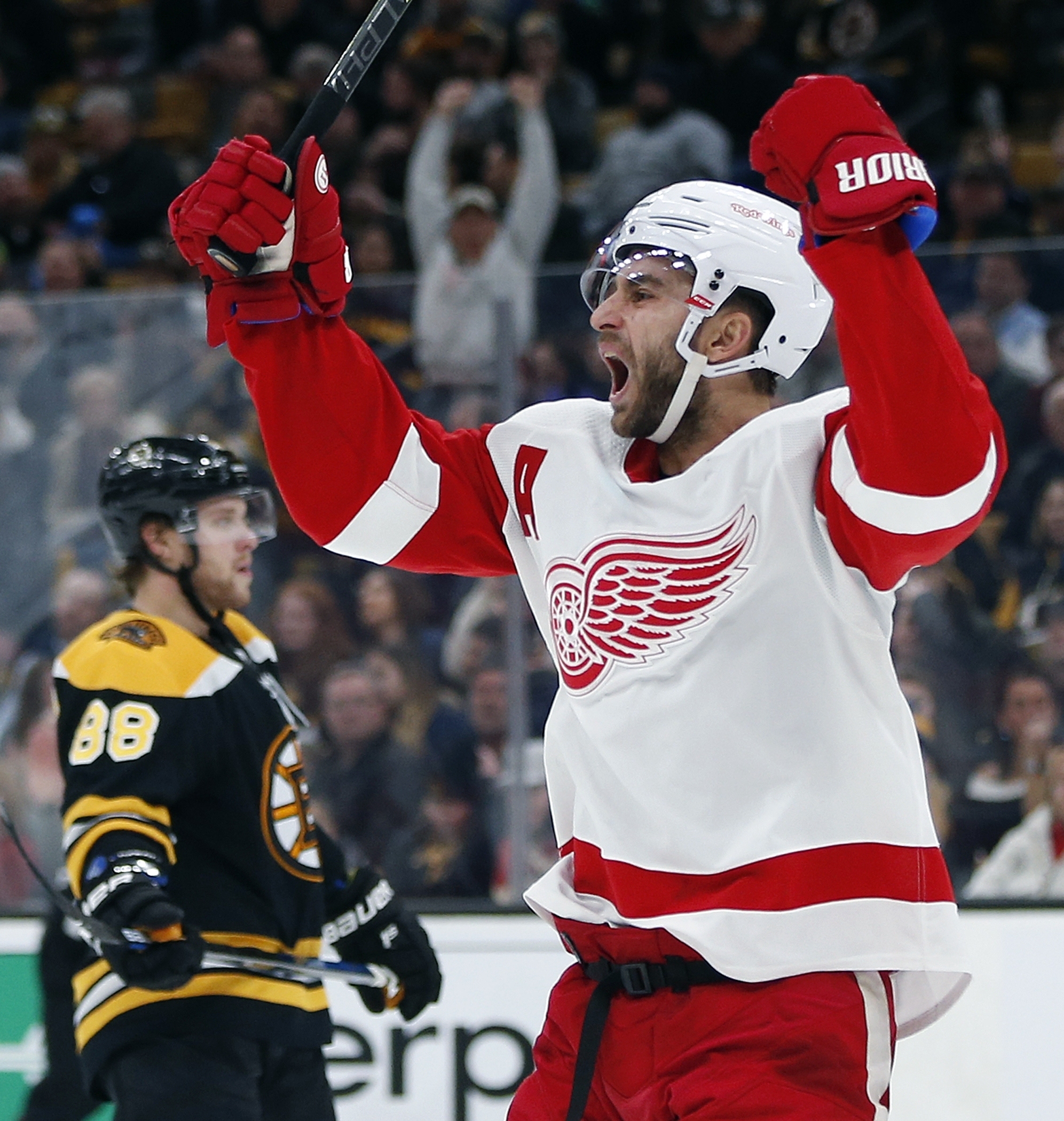 Nielsen, Howard help Red Wings beat Bruins 4-2