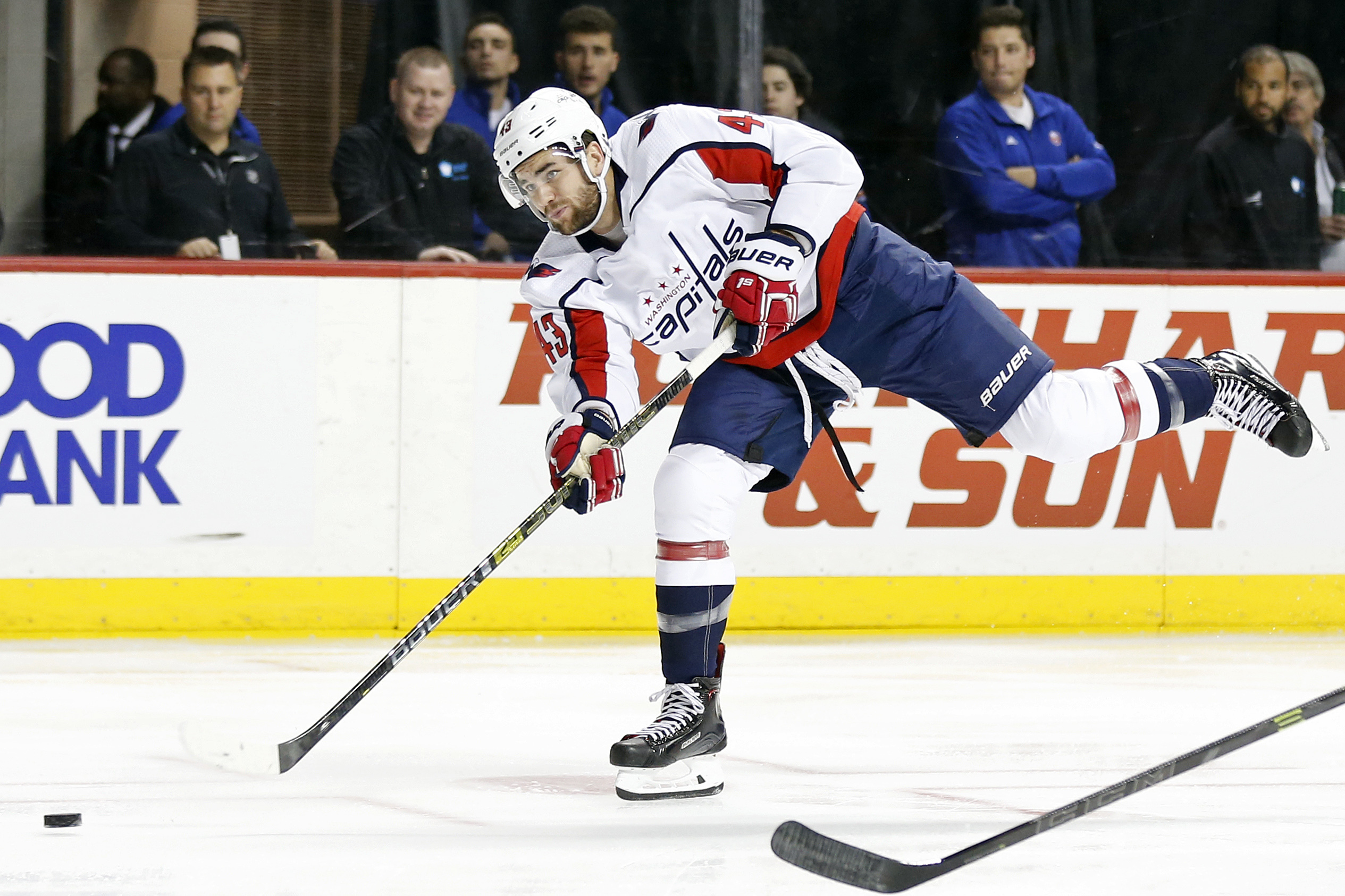 Wilson, Capitals beat Islanders 4-1 for 6th straight win