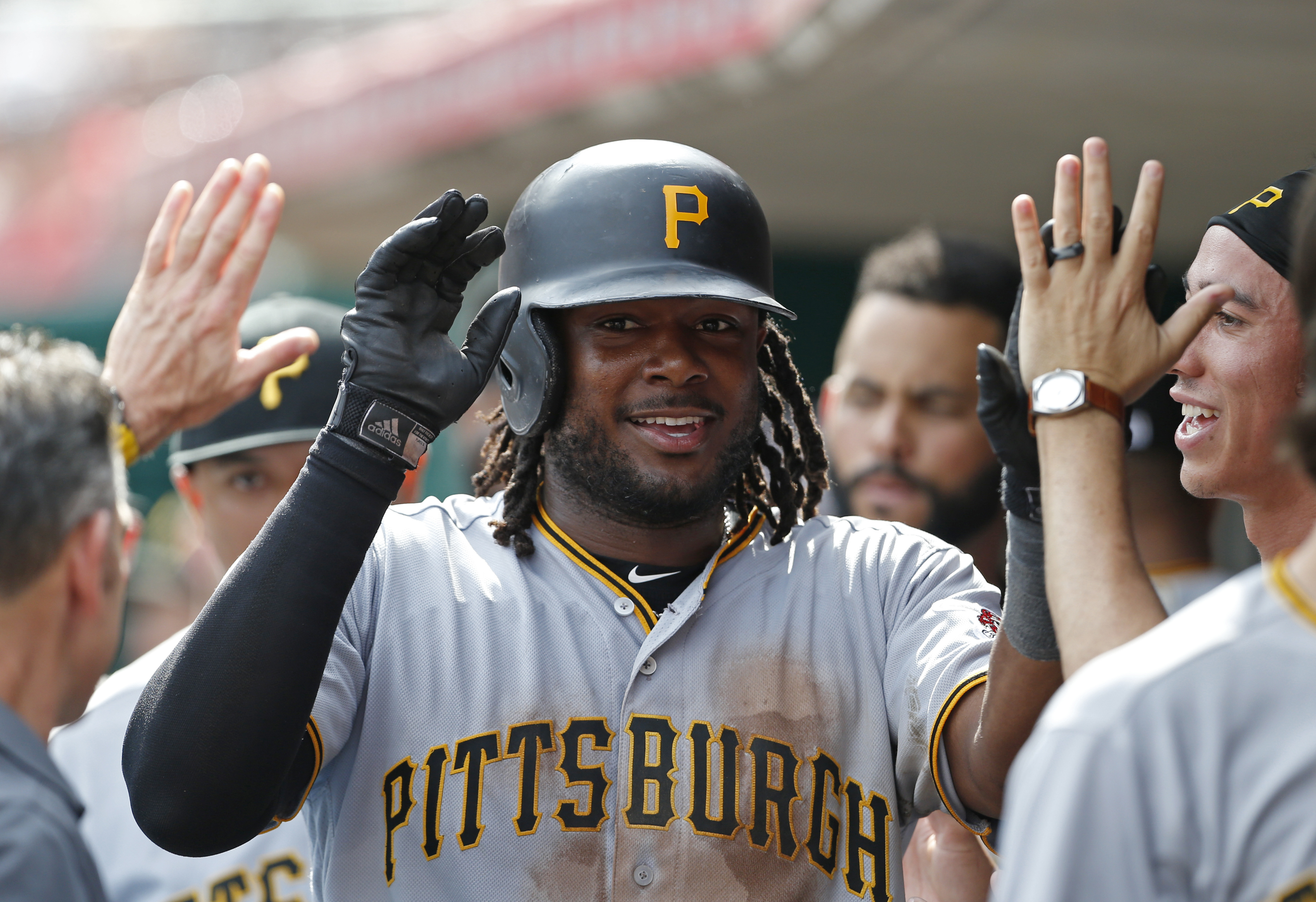 Josh Bell homers again, Pirates beat Reds 7-2 for split