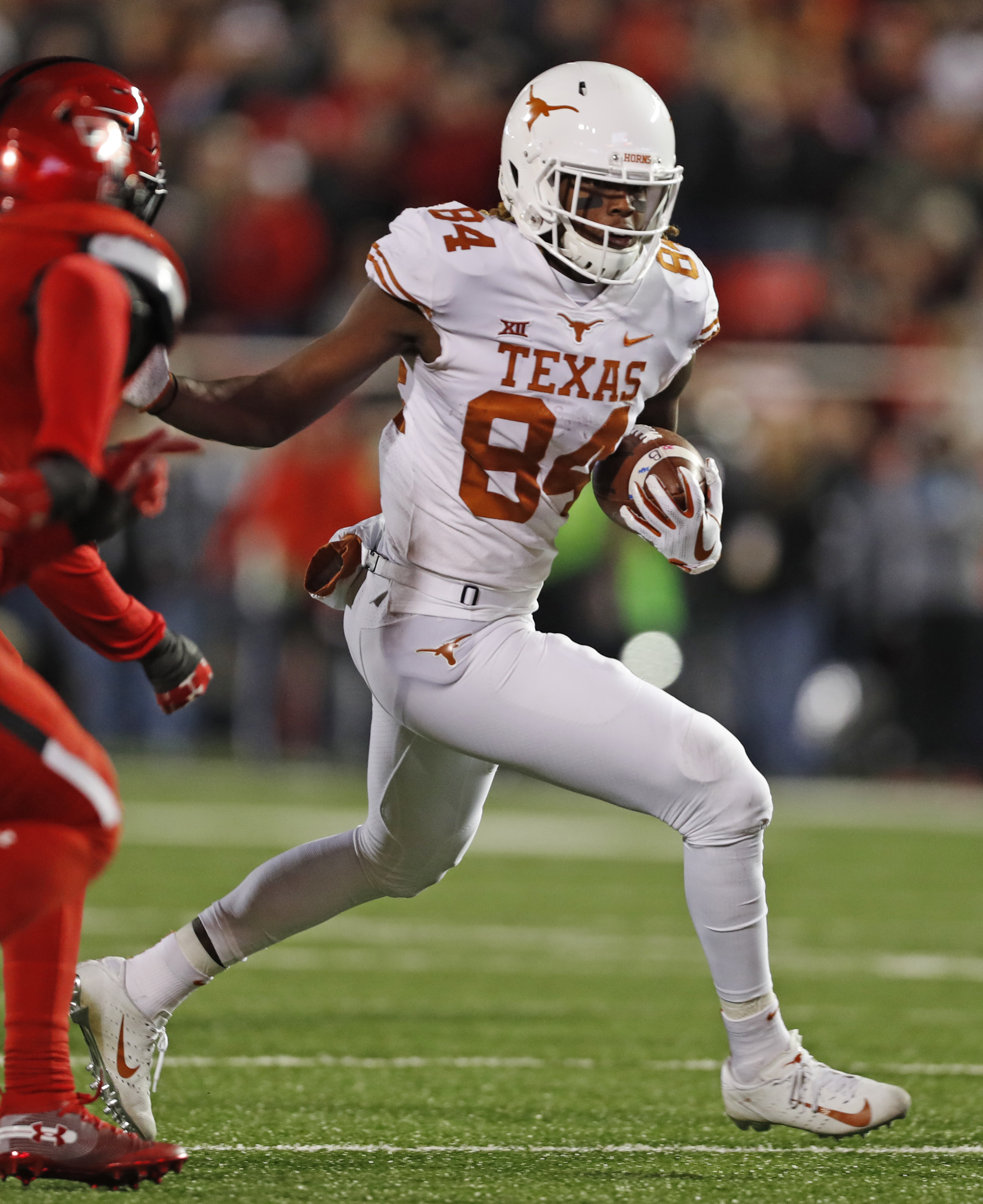 Elhlinger’s 4th TD lifts Texas to 41-34 win at Texas Tech