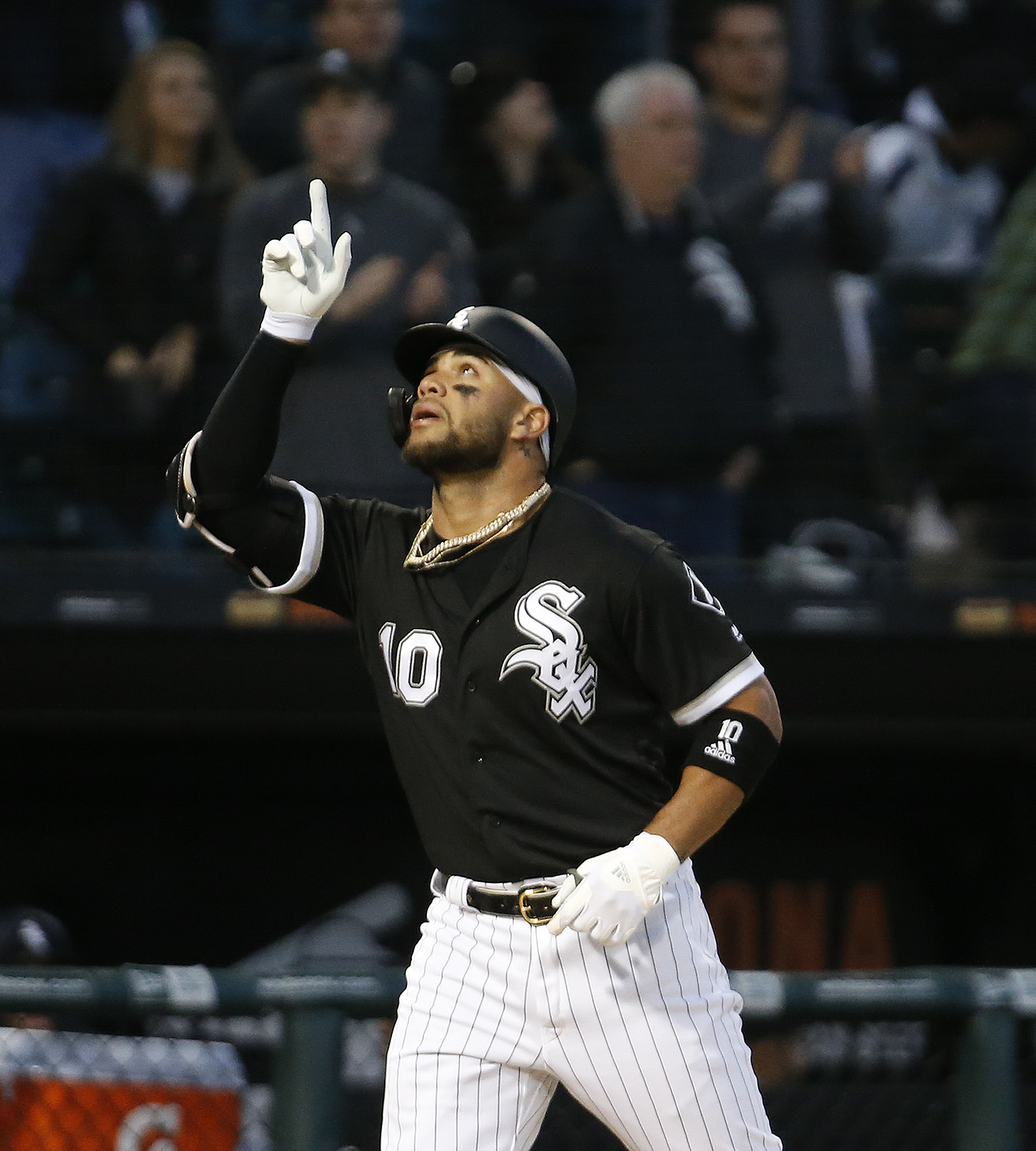 Moncada, López lead White Sox past Indians 5-2