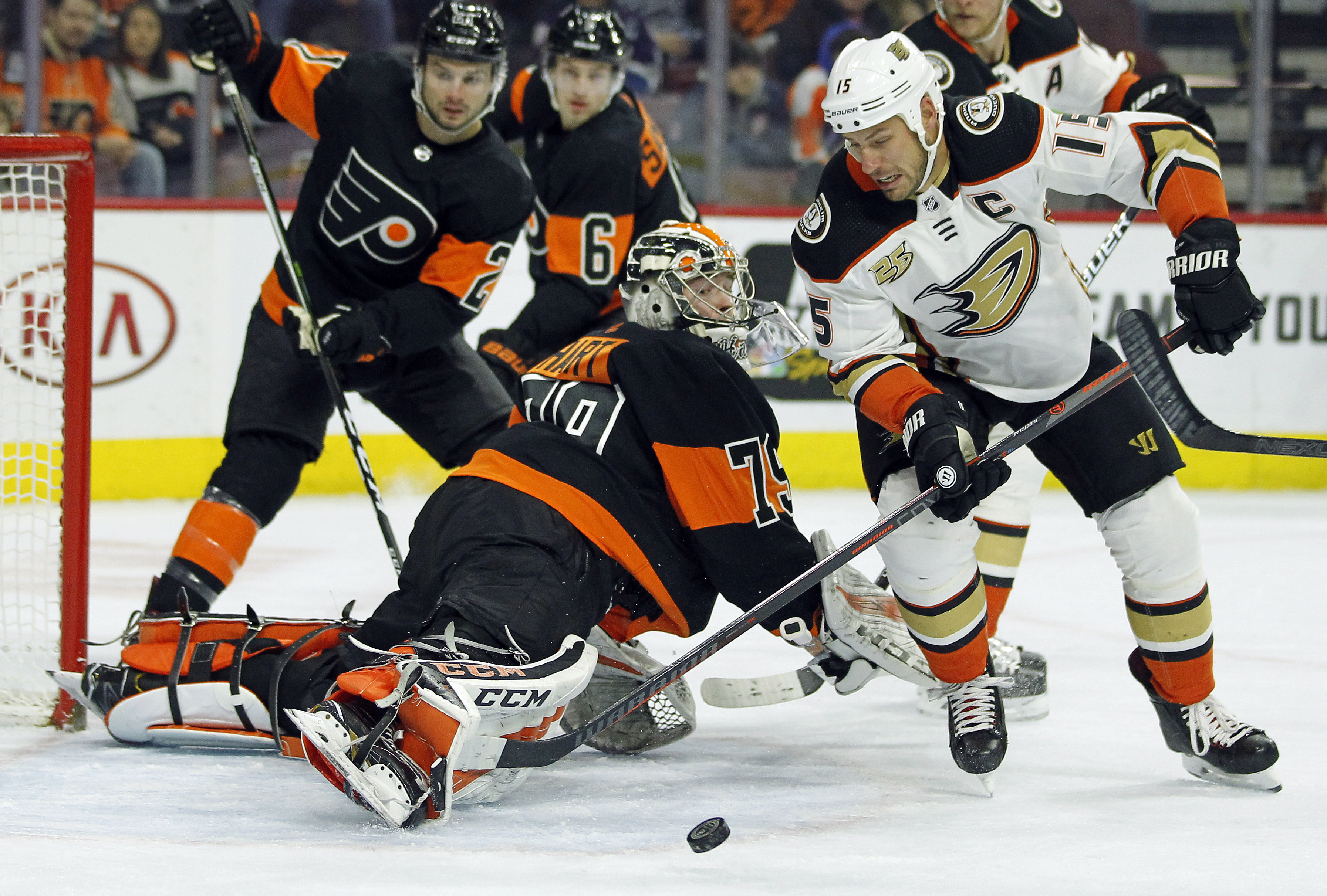 Flyers beats Ducks 6-2 for 9th victory in 10 games