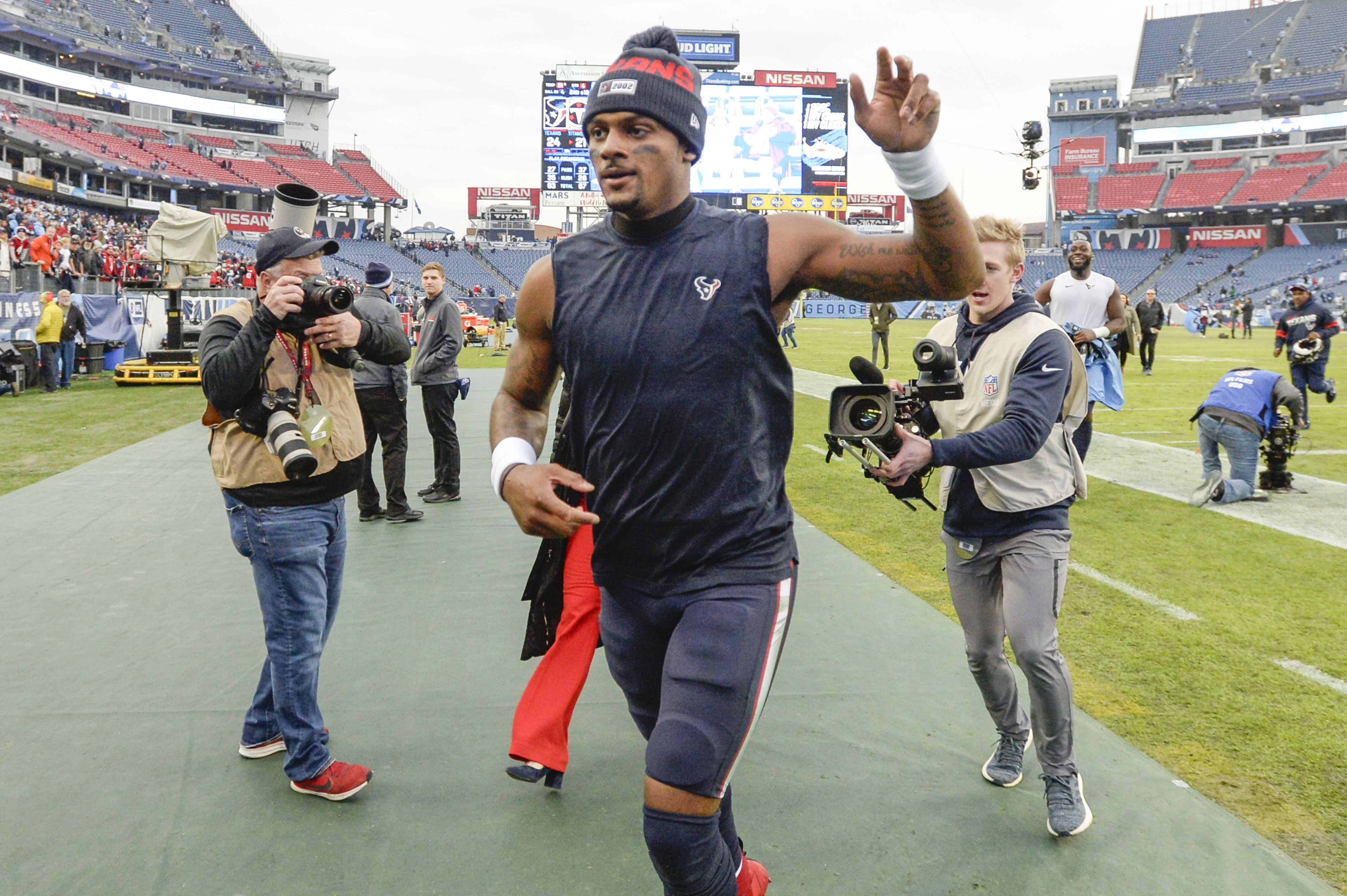 Texans takes AFC South lead with showdown win at Titans