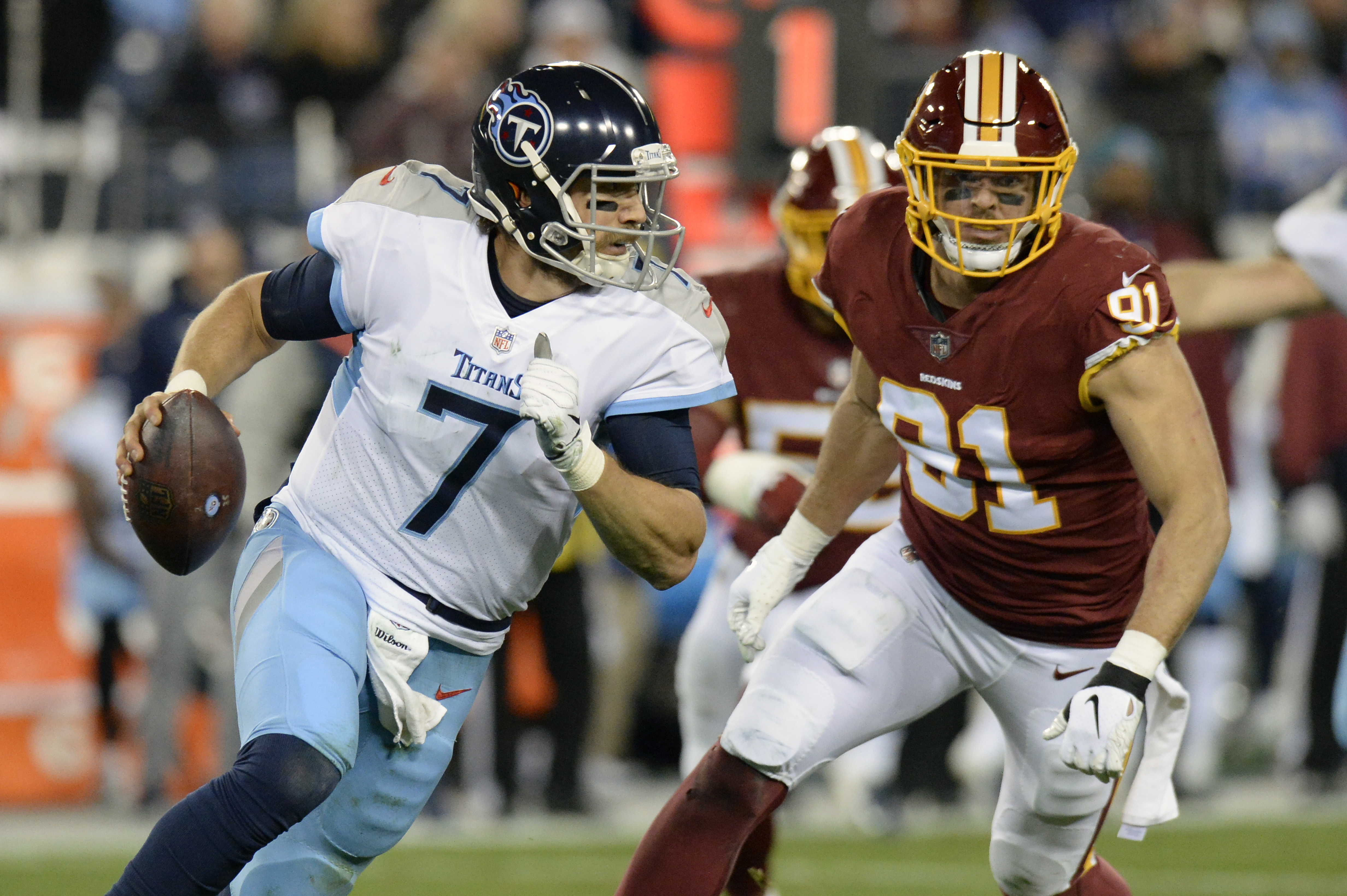 Blaine Gabbert keeps Titans' hopes alive, beating Redskins