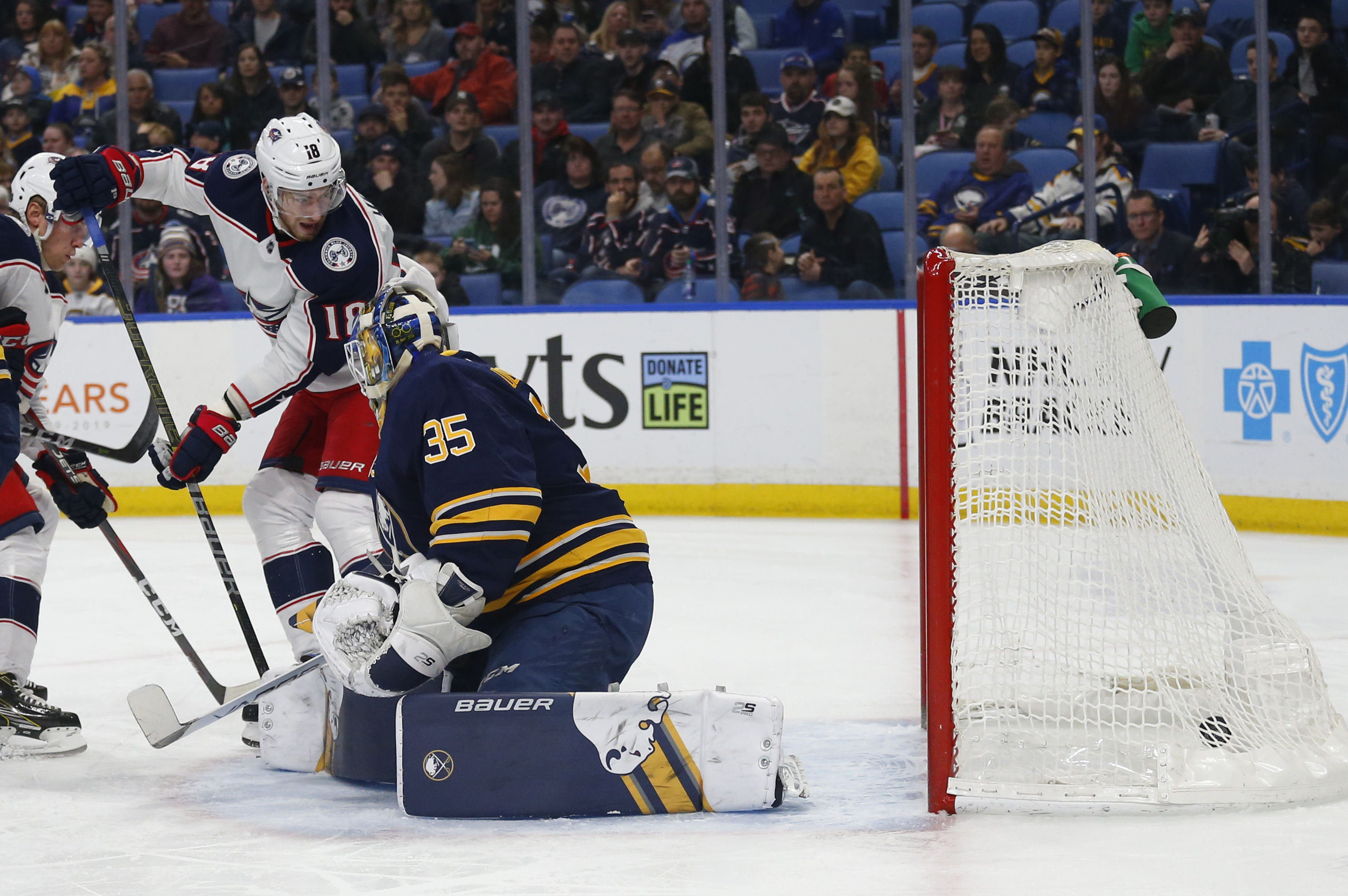 Bobrovsky stops 38 shots, Blue Jackets top Sabres 4-0