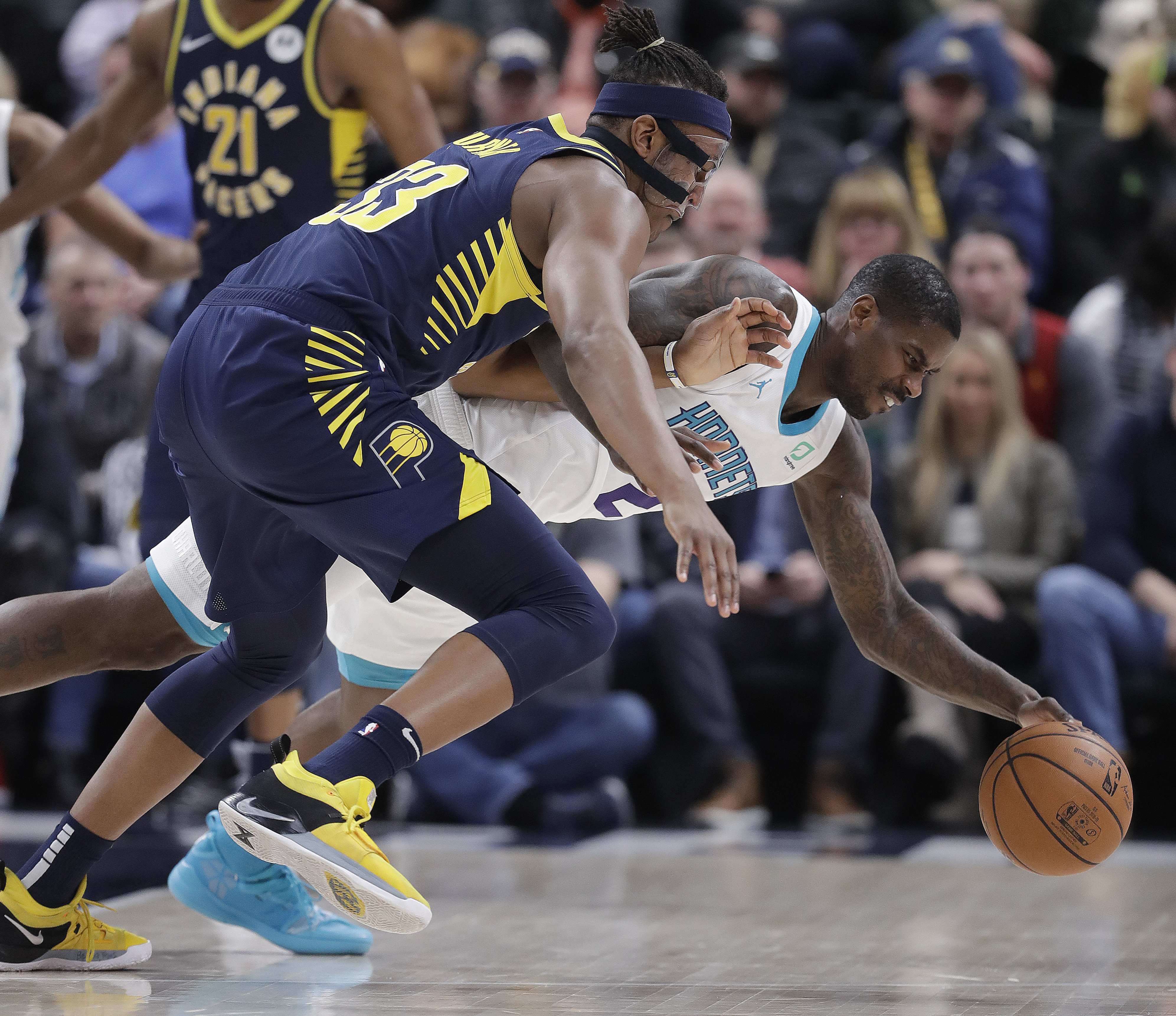 Pacers use fast start, closing flurry to beat Hornets 99-90