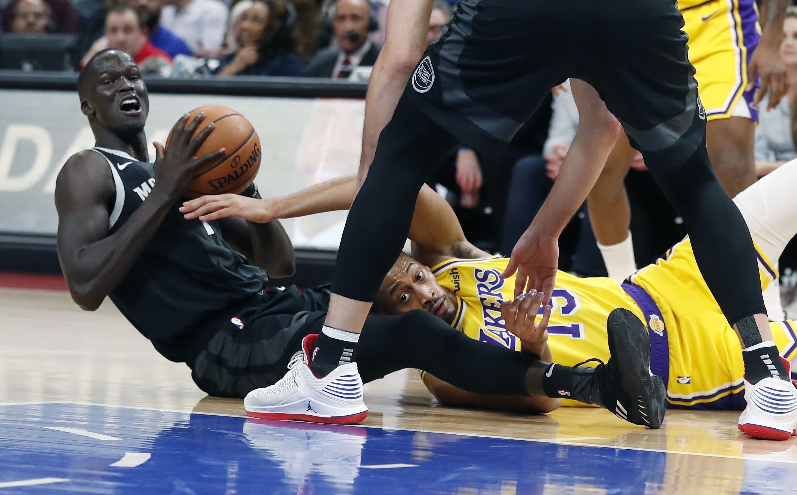 Pistons handle LeBron-less Lakers 111-97