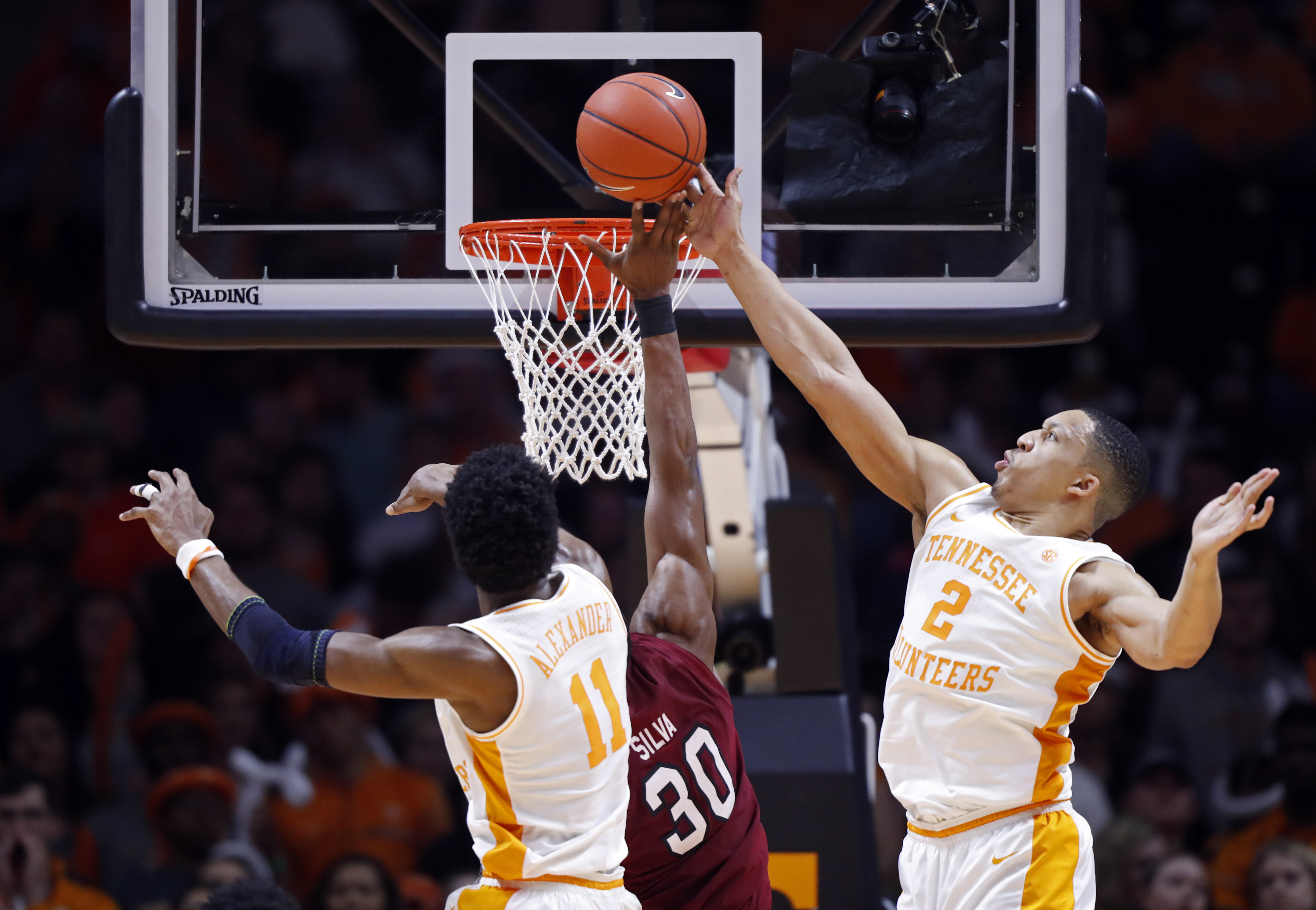 No. 1 Vols beat South Carolina 85-73 for 19th straight win