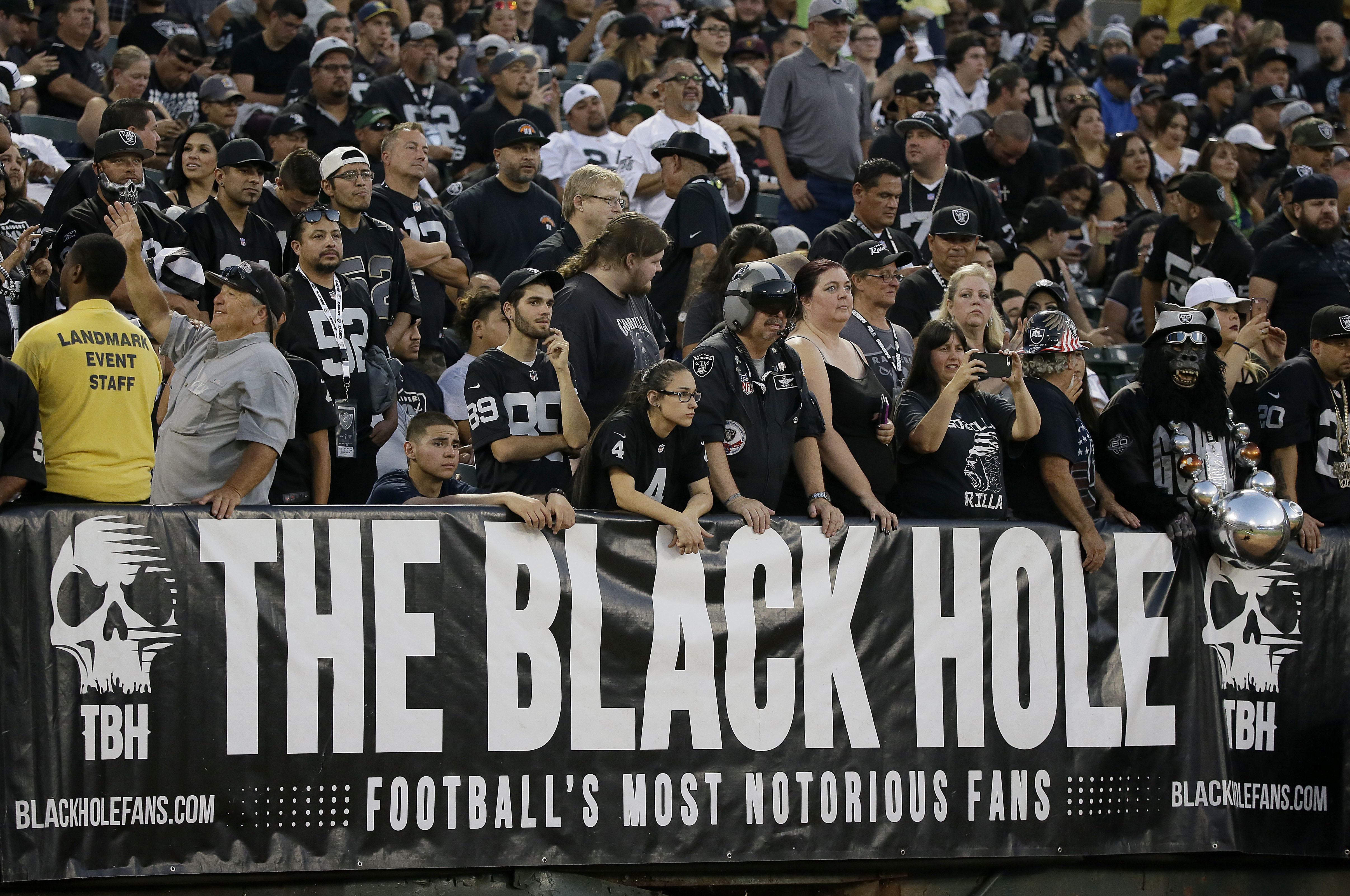 NFL At 100: Raiders' slow exit from Oakland painful for fans